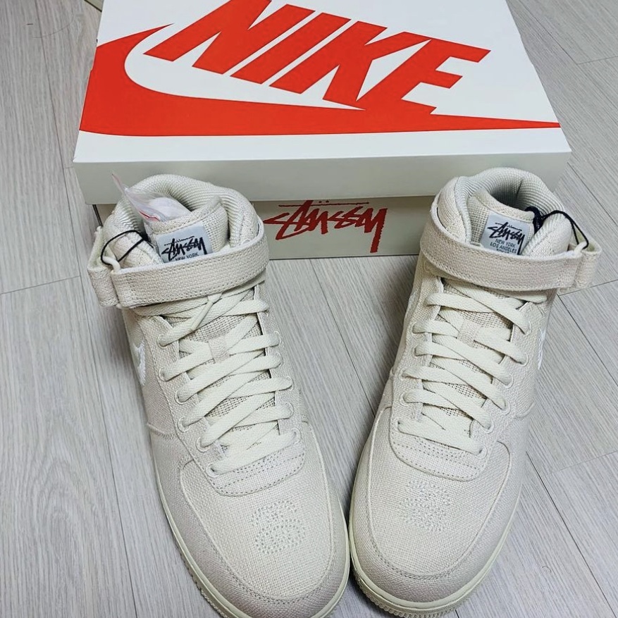 Nike x Stussy Air Force 1 '07 Mid SP Fossil 착용 스타일 - 1