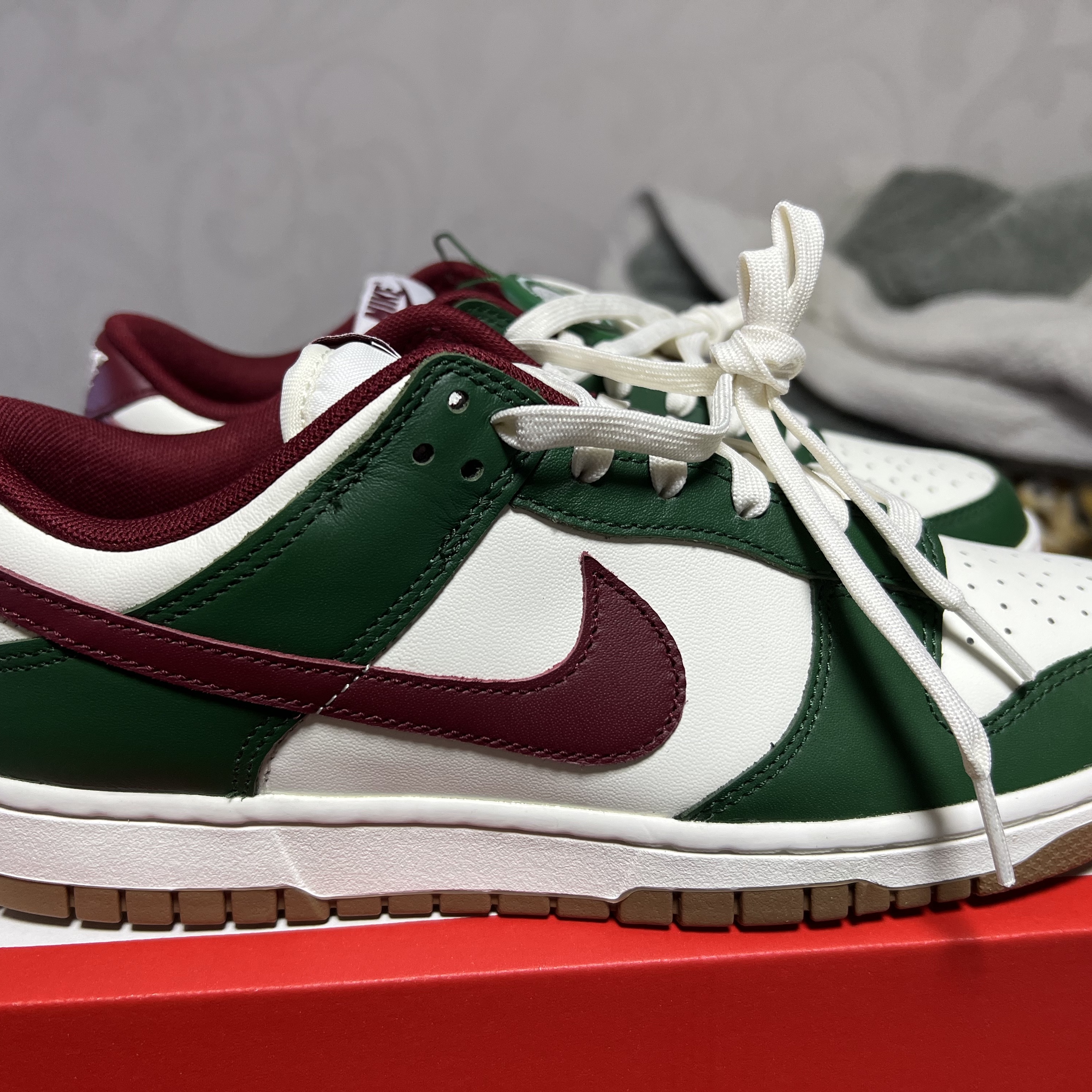 Nike Dunk Low George Green and Team Red 착용 스타일 - 2