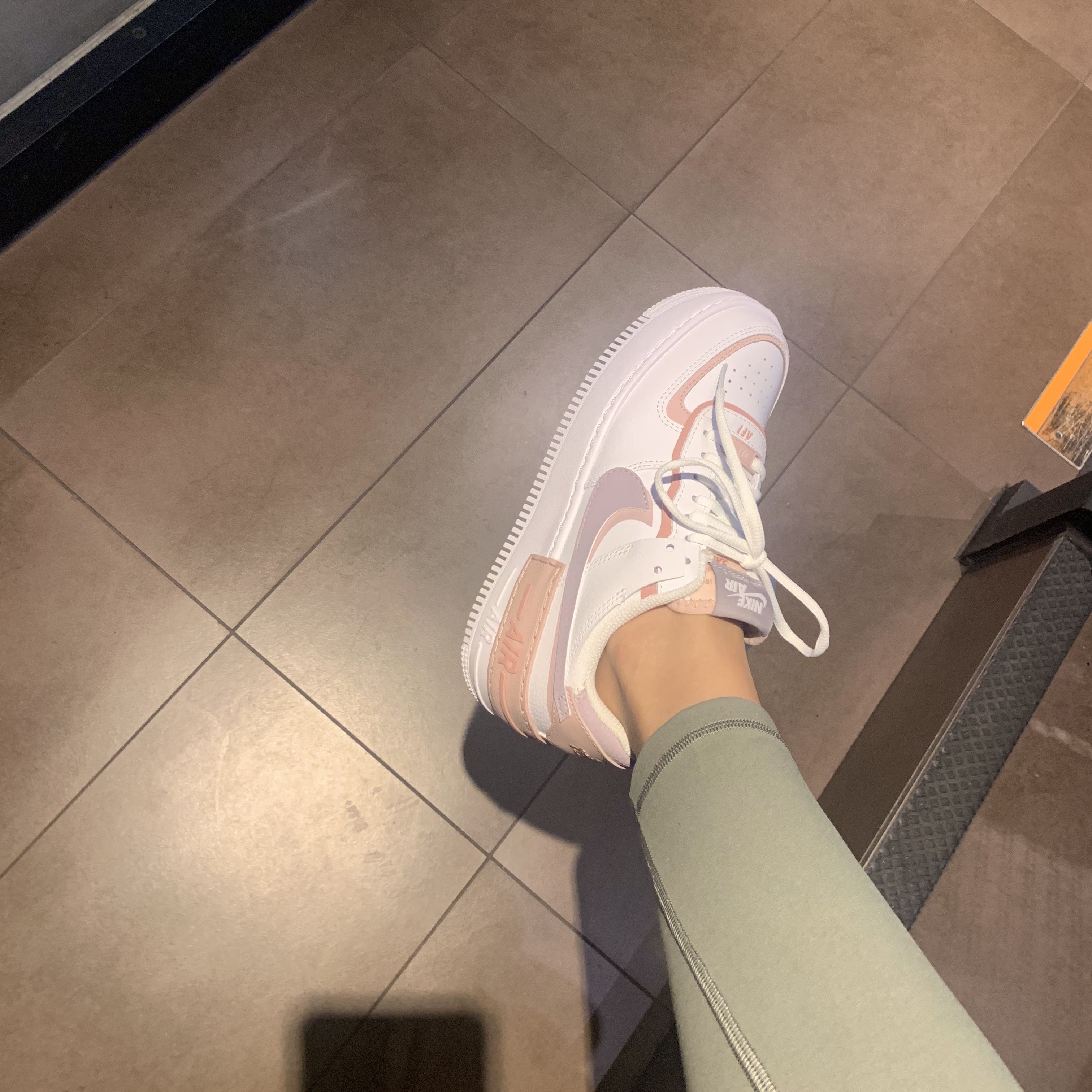 (W) Nike Air Force 1 Shadow White Pink Oxford 착용 스타일 - 2