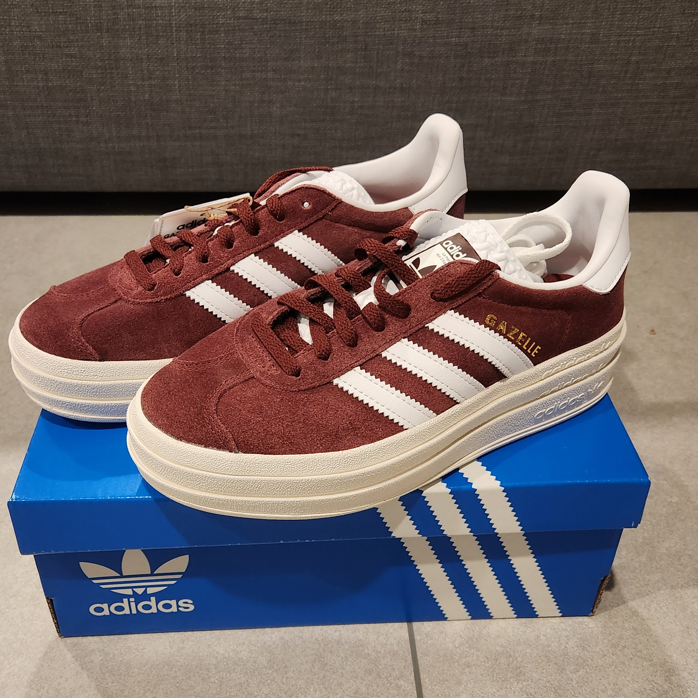 (W) Adidas Gazelle Bold Shadow Red Cloud White 착용 스타일