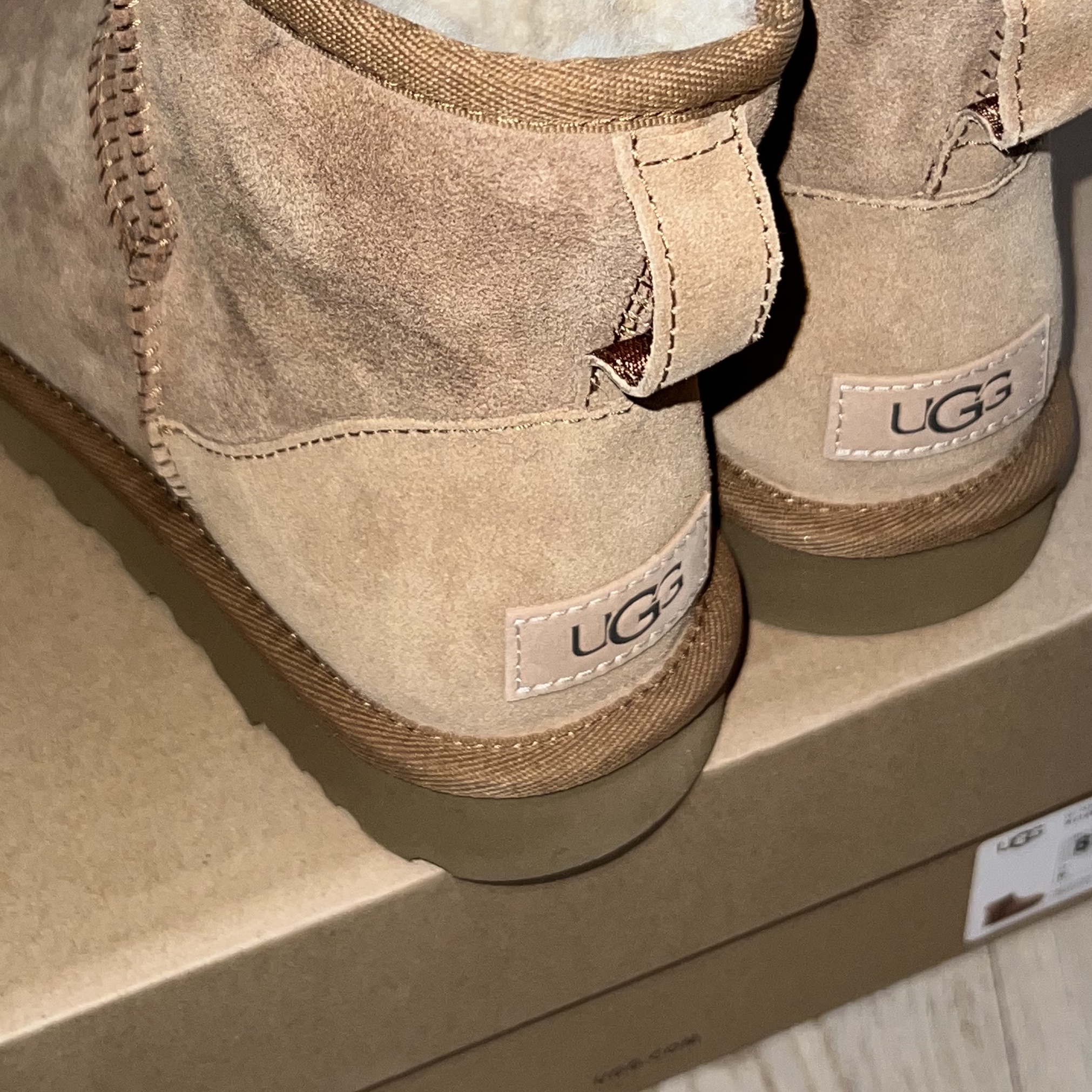 (W) UGG Classic Mini II Boots Chestnut 착용 스타일 - 2