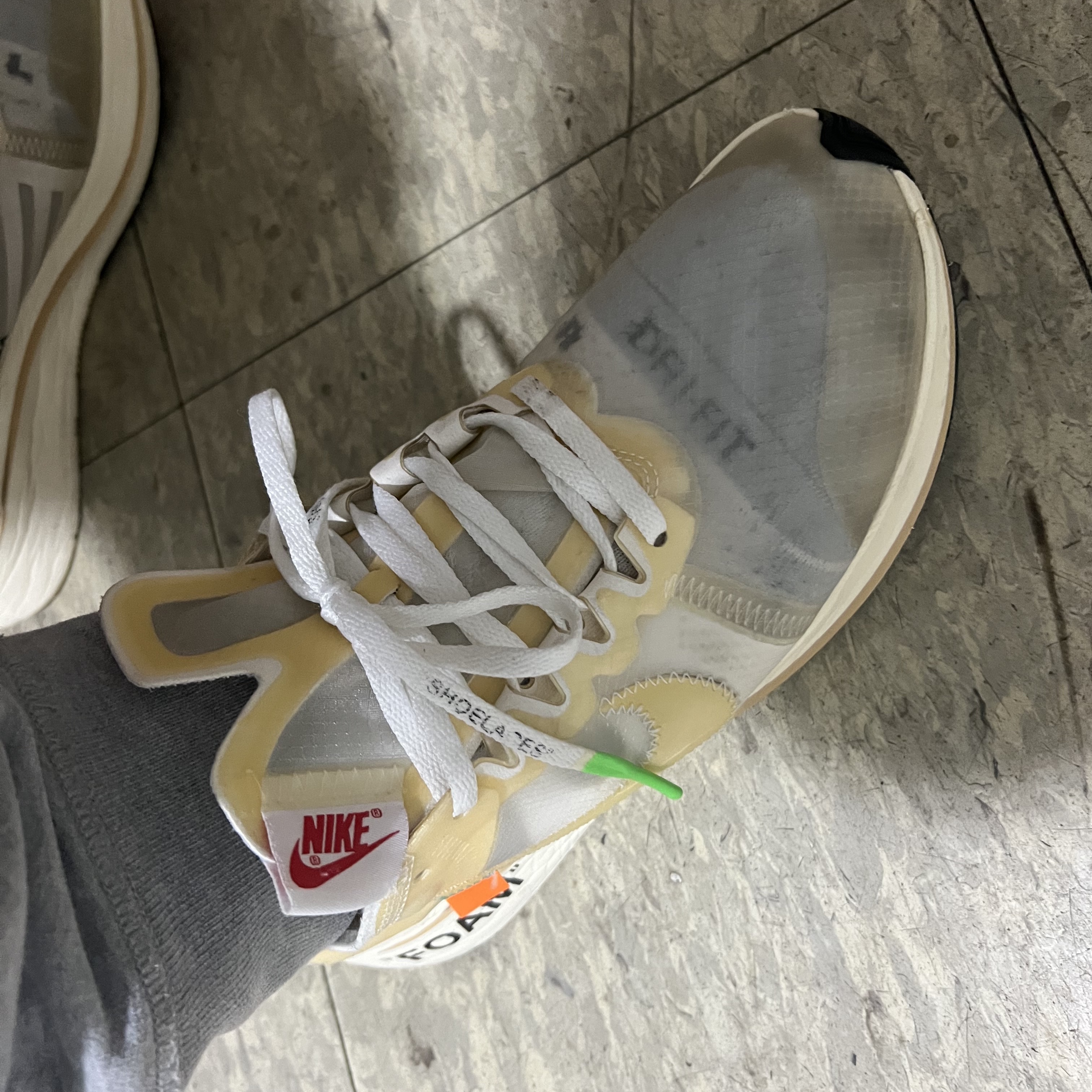 Nike x Off-White Zoom Fly SP The Ten 착용 스타일 - 3
