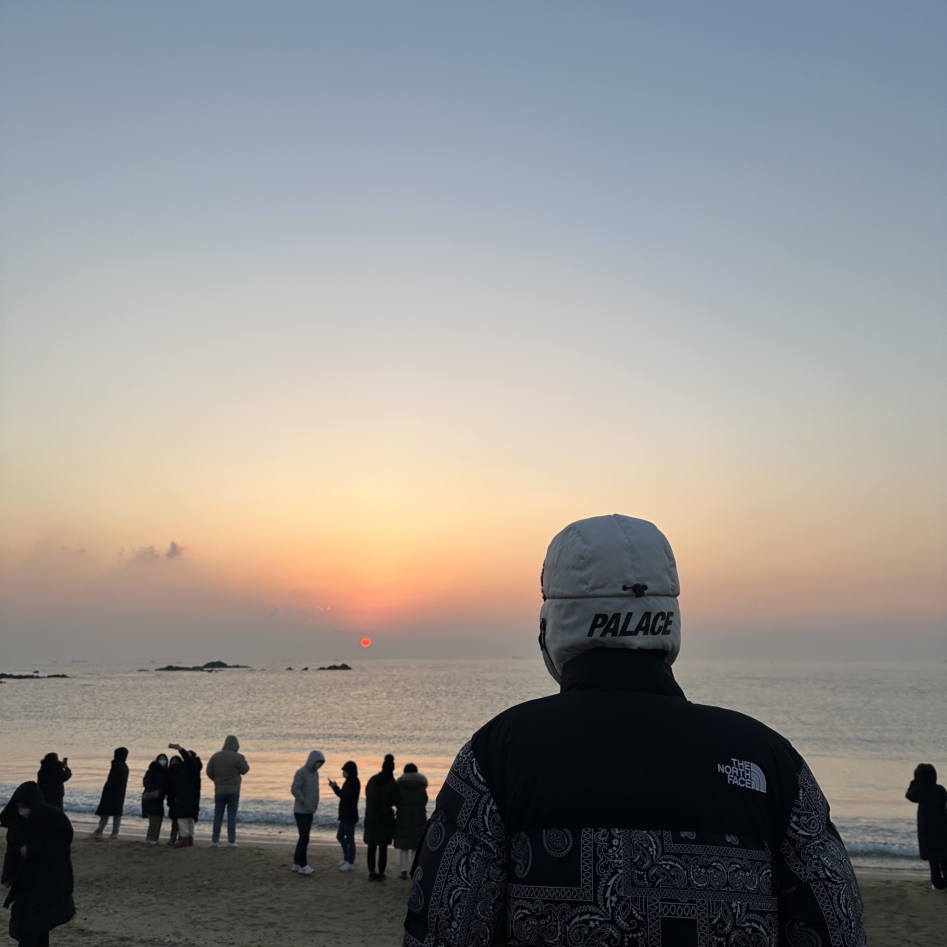 Palace Trooper Hat White - 22FW, The North Face Nuptse Down Jacket Black 착용 스타일