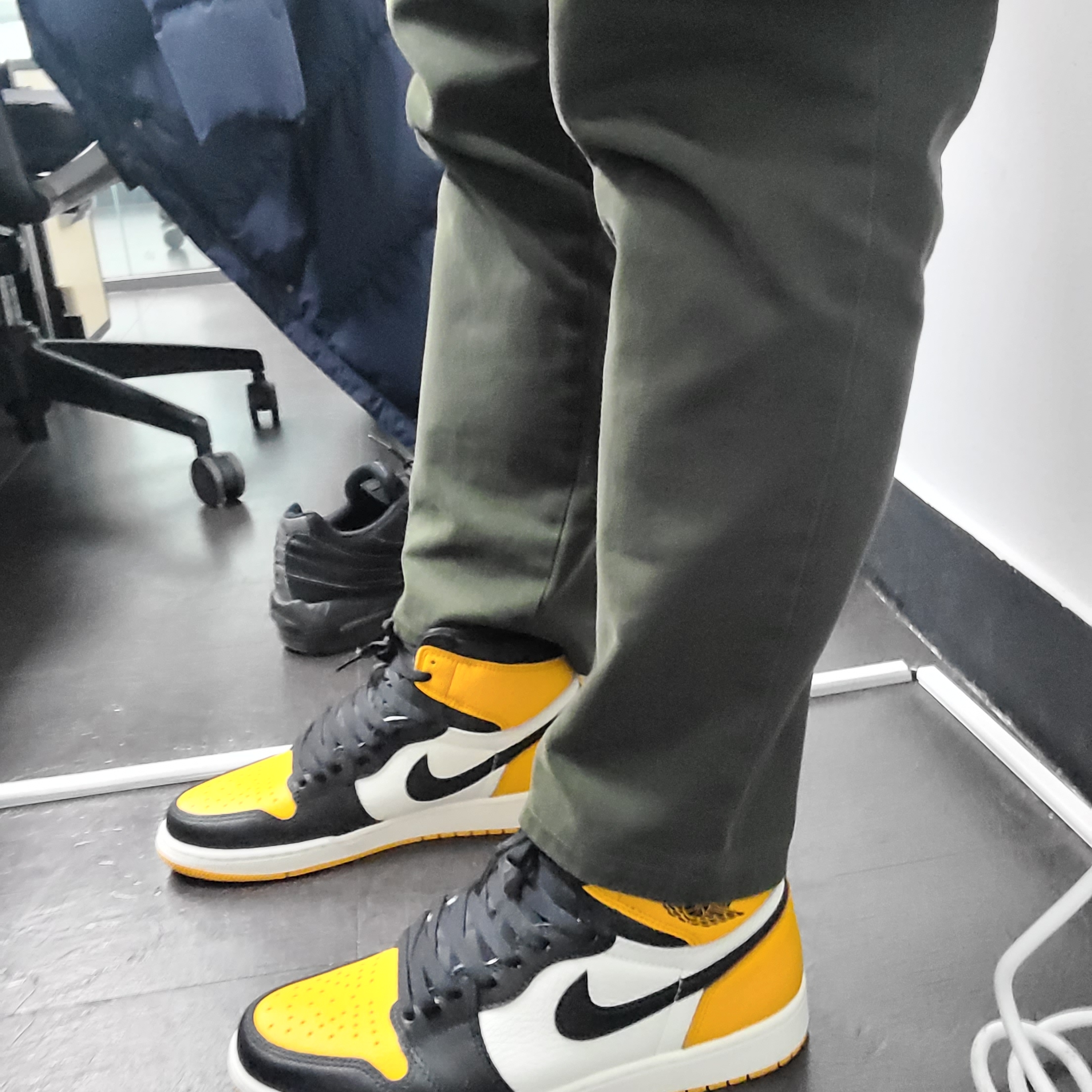 Jordan 1 Retro High OG Taxi 착용 스타일 - 3