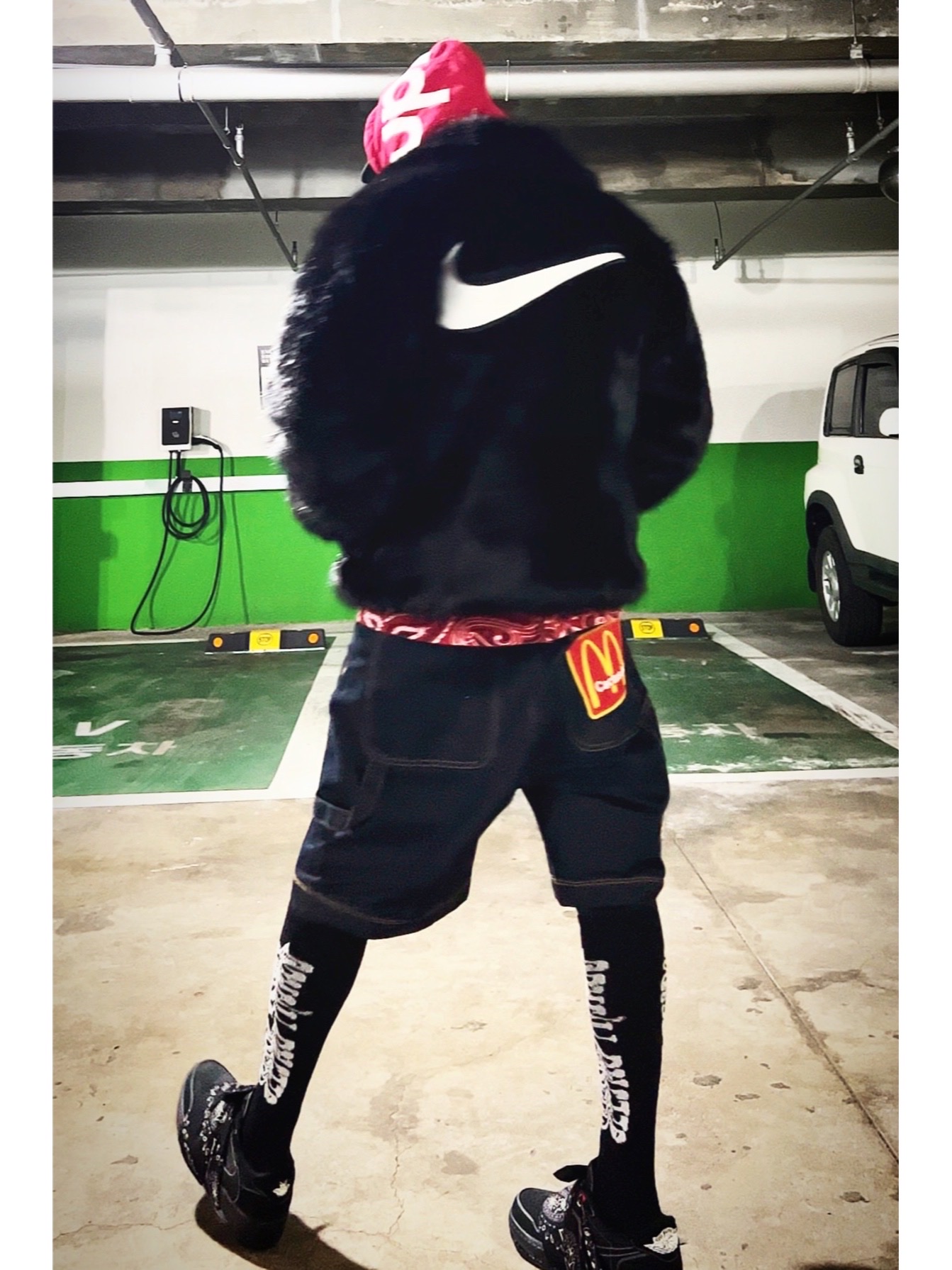 Supreme Contrast Hooded Sweatshirt Heather Grey - 21FW, (W) Nike x Ambush Reversible Faux-Fur Coat Black 착용 스타일 - 1