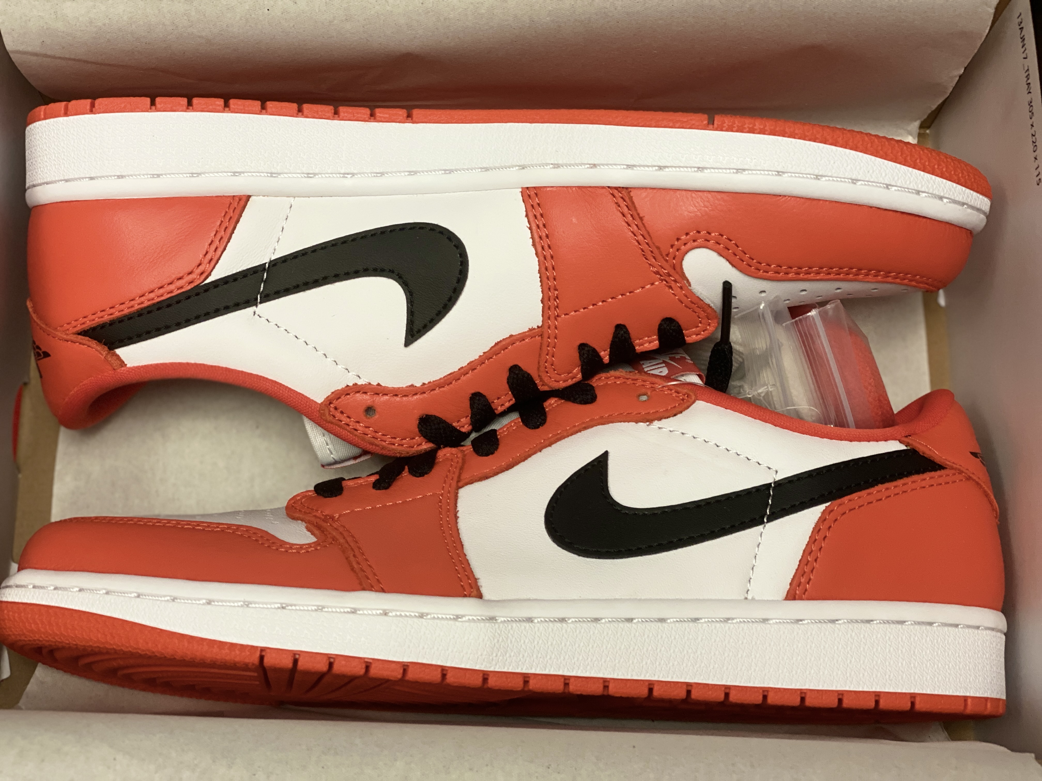 Jordan 1 Low OG Starfish 착용 스타일