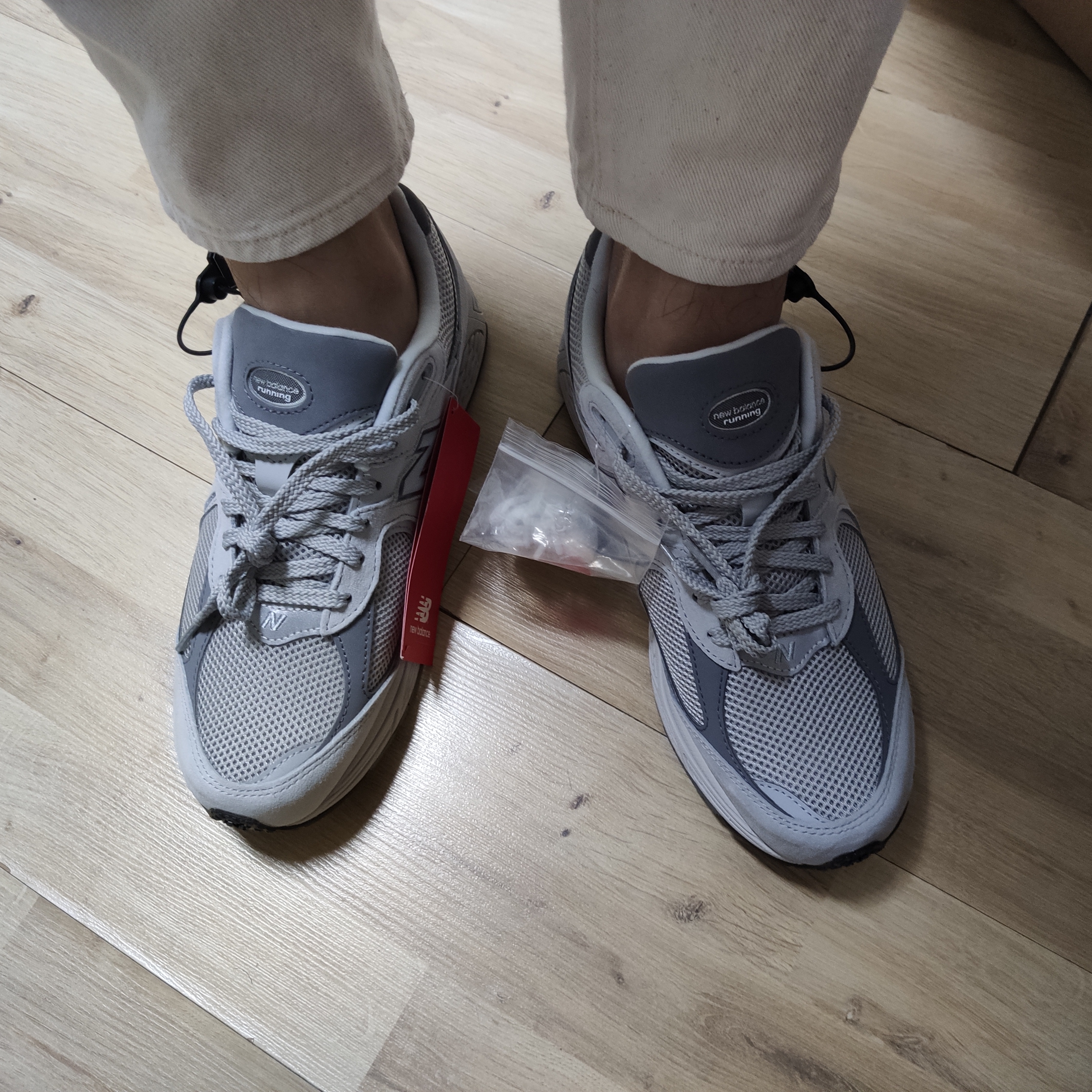 New Balance 2002R T2 Gray 착용 스타일