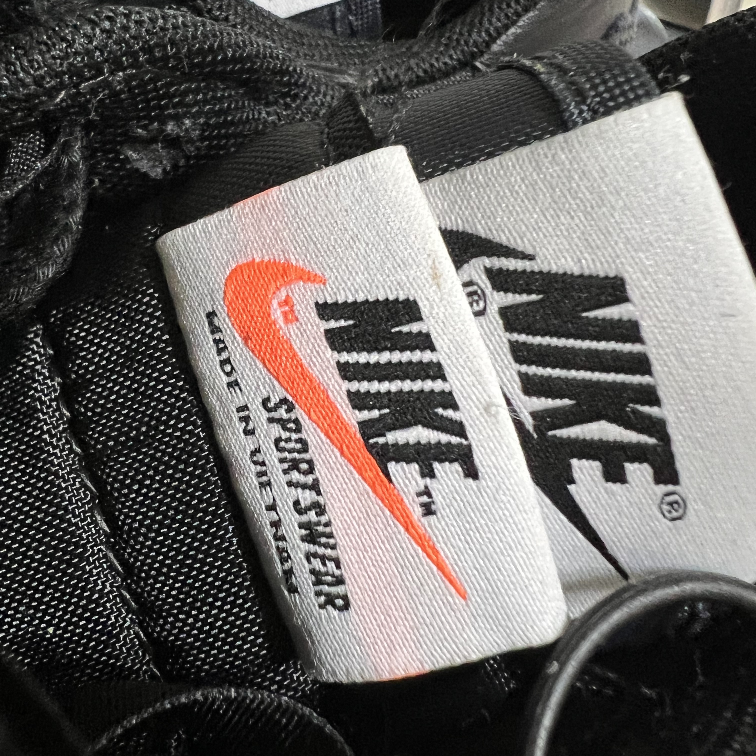 Nike x Sacai VaporWaffle Black and Gum 착용 스타일 - 3
