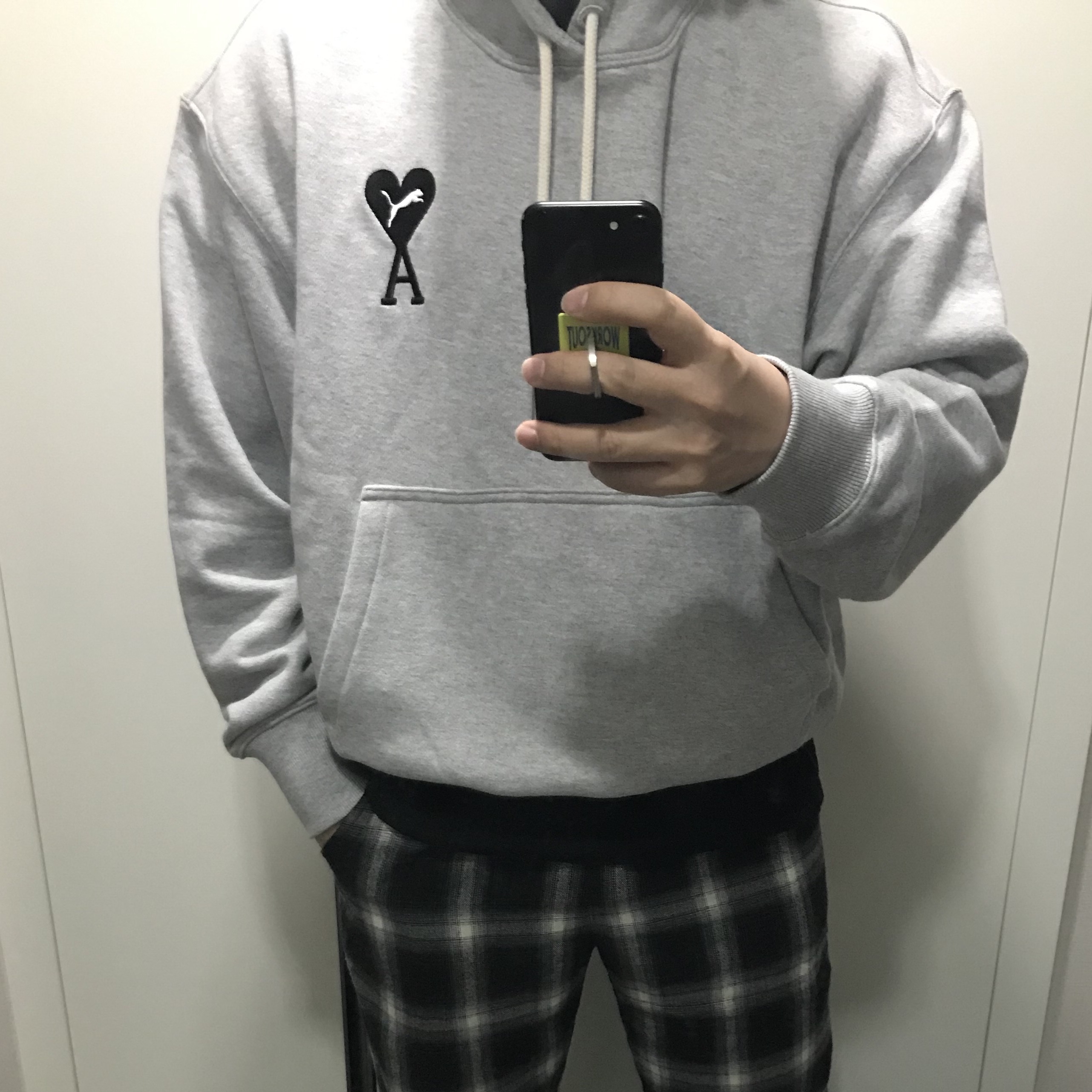 Puma x AMI Hoodie Light Gray Heather 착용 스타일