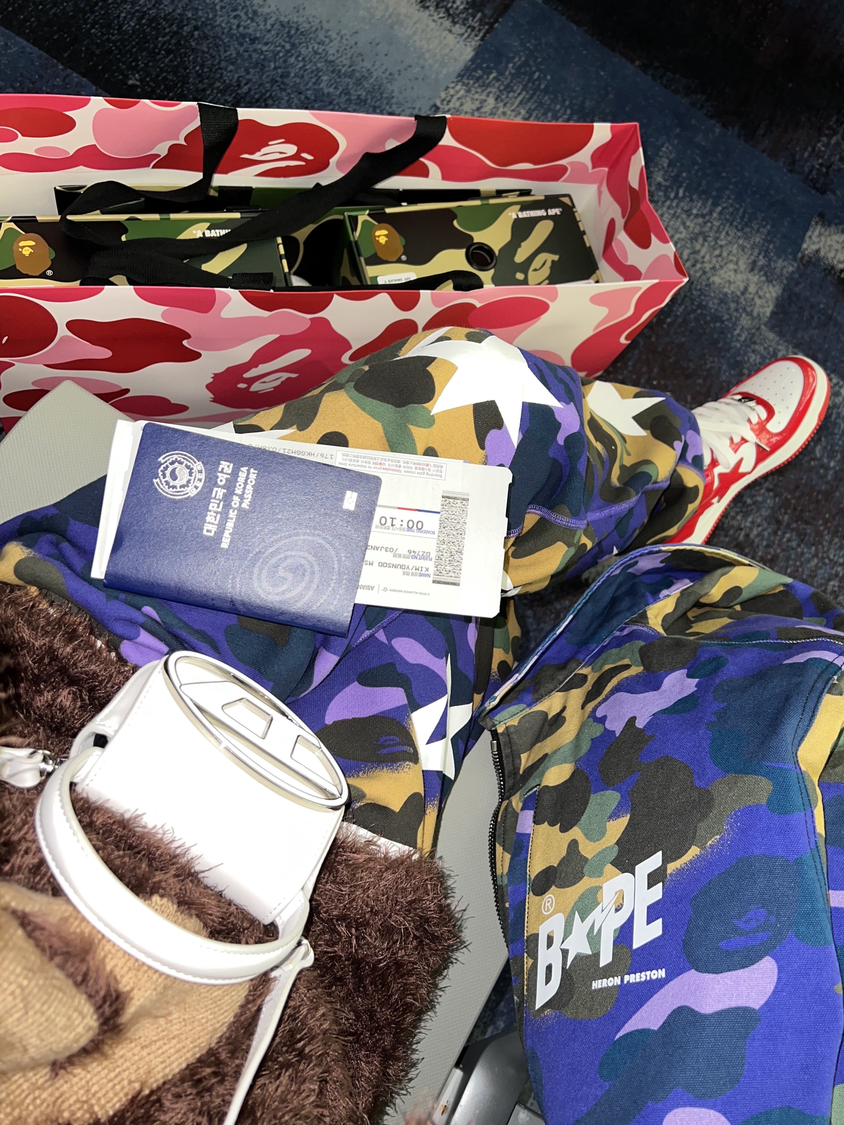 BAPE x Heron Preson Worker Jacket Camo, Diesel 1DR Mini Bag Plaque White 착용 스타일 - 5