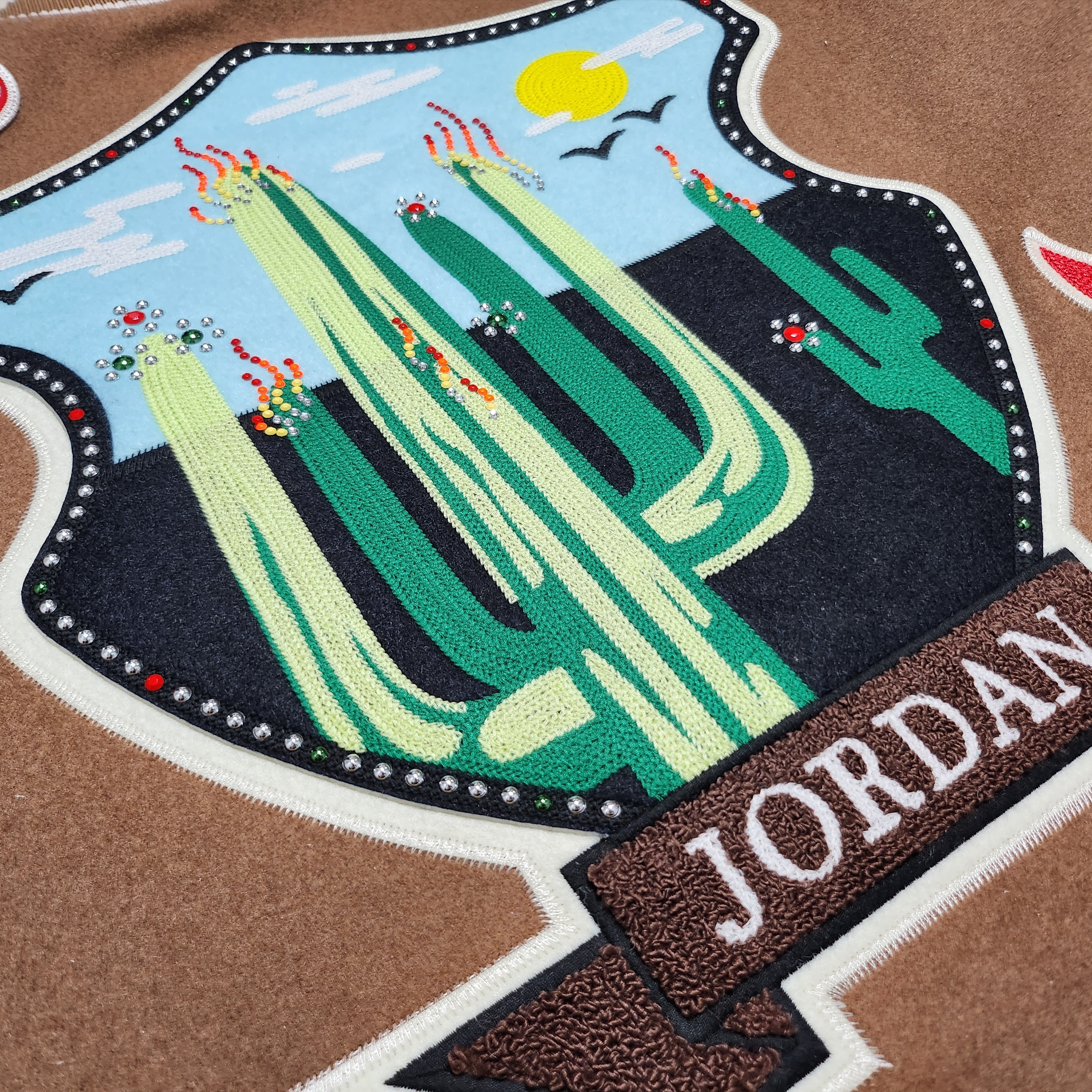 Jordan x Travis Scott Varsity Jacket Antique Brown - US/EU, Jordan x Travis Scott Varsity Jacket Antique Brown - Asia 착용 스타일 - 5
