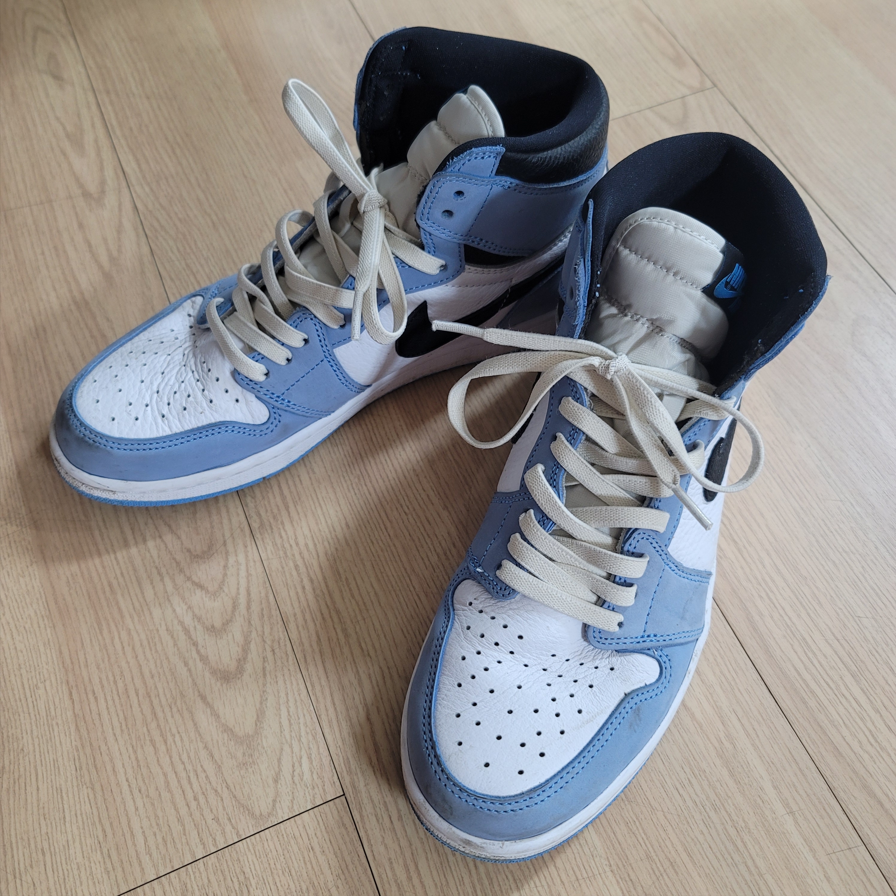 Jordan 1 Retro High OG University Blue 착용 스타일