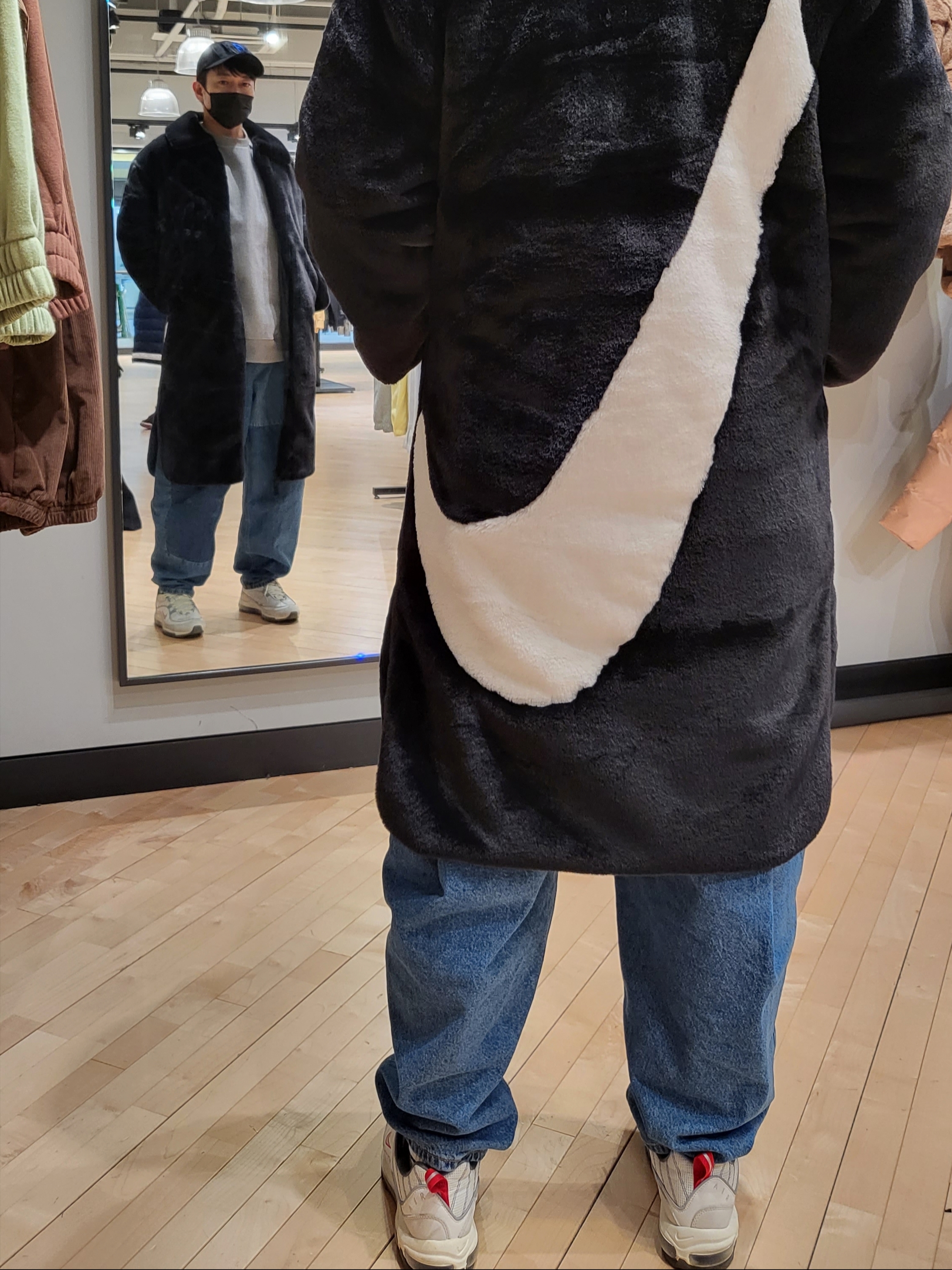 (W) Nike NSW Faux Fur AOP Long Jacket Light Iron Ore - Asia, Ader Error x Zara Pleated Cap Black 착용 스타일