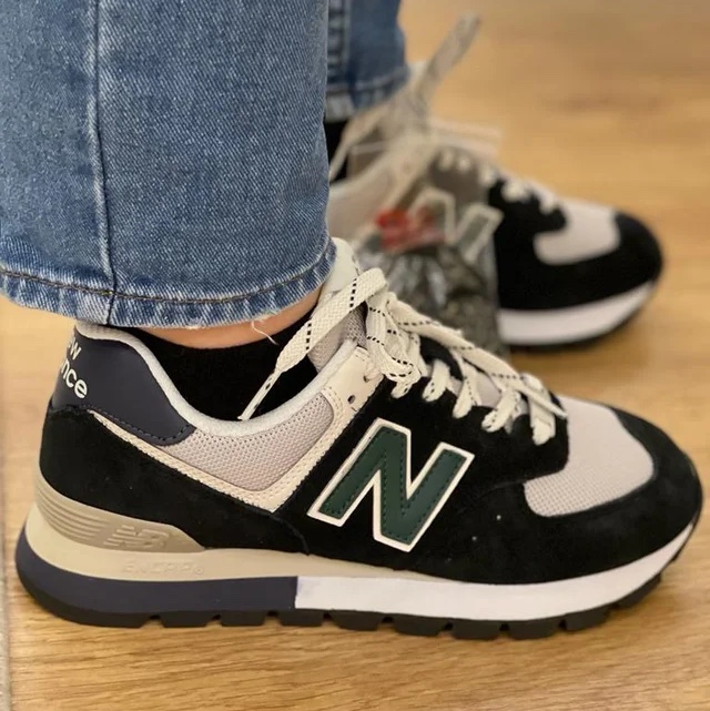 New Balance 574 Rugged Black Green 착용 스타일