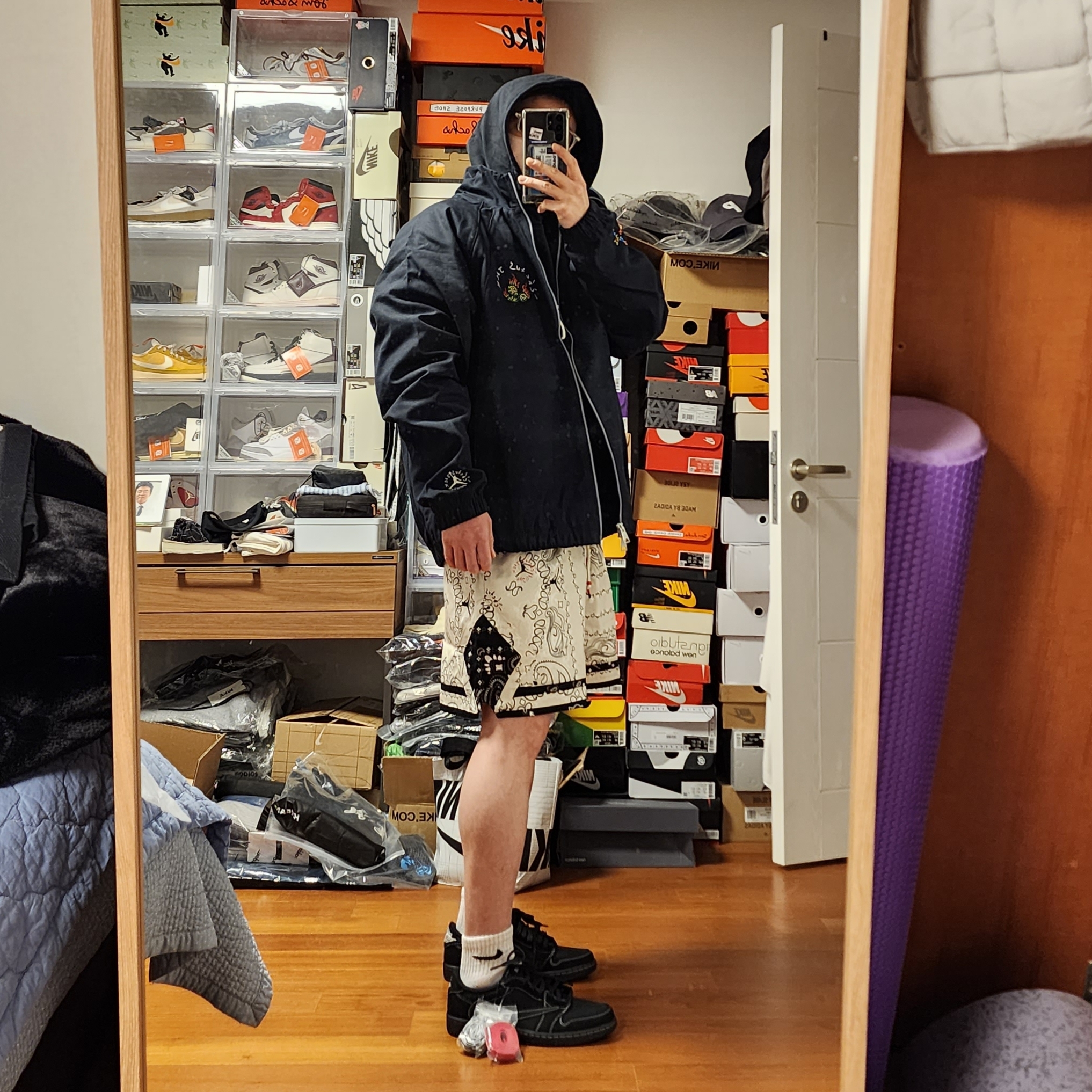 Jordan 1 x Travis Scott Retro Low OG SP Black Phantom, Jordan x Travis Scott x Fragment Hoodie Black (DJ0615-010) 착용 스타일 - 2