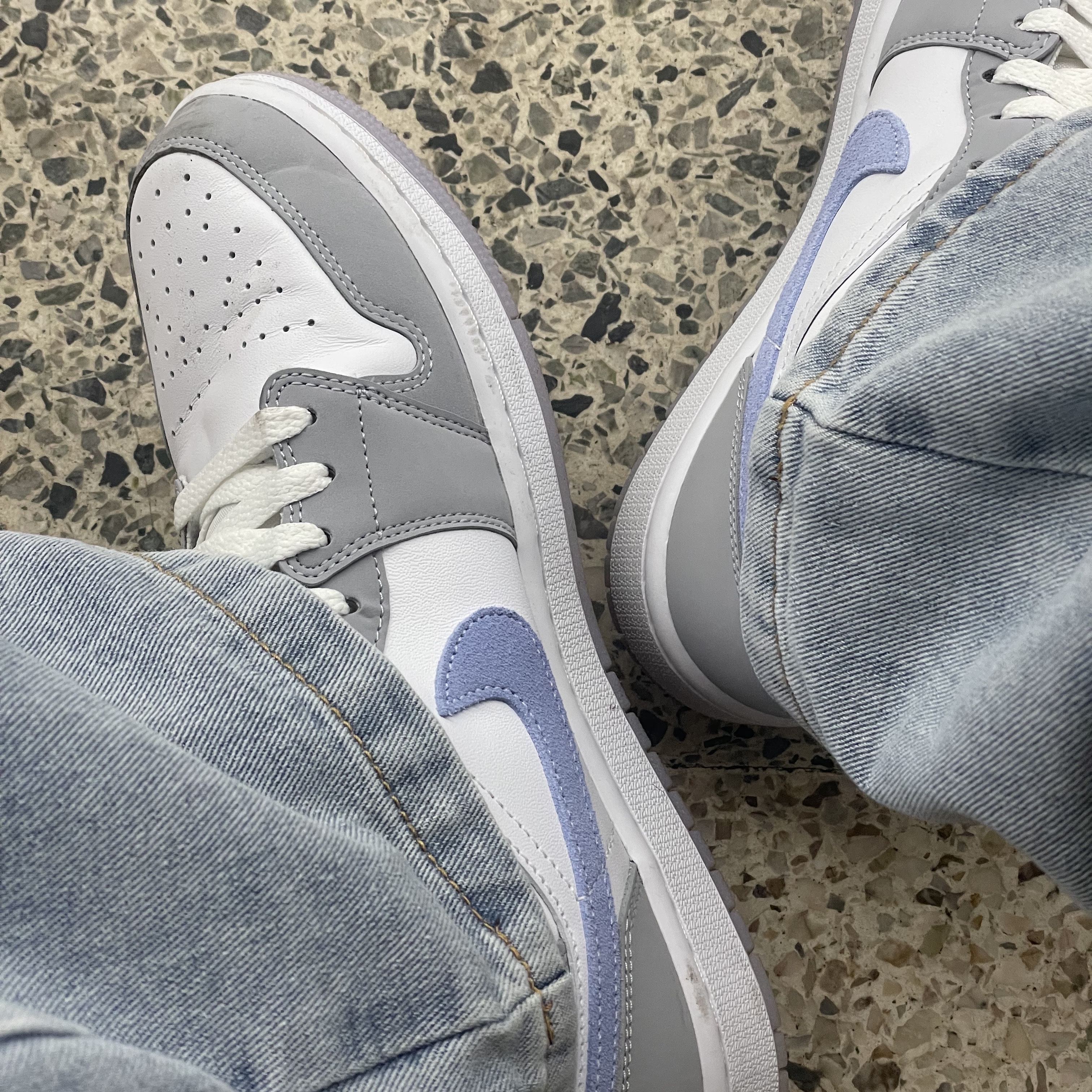 (W) Jordan 1 Mid Wolf Grey 착용 스타일 - 2