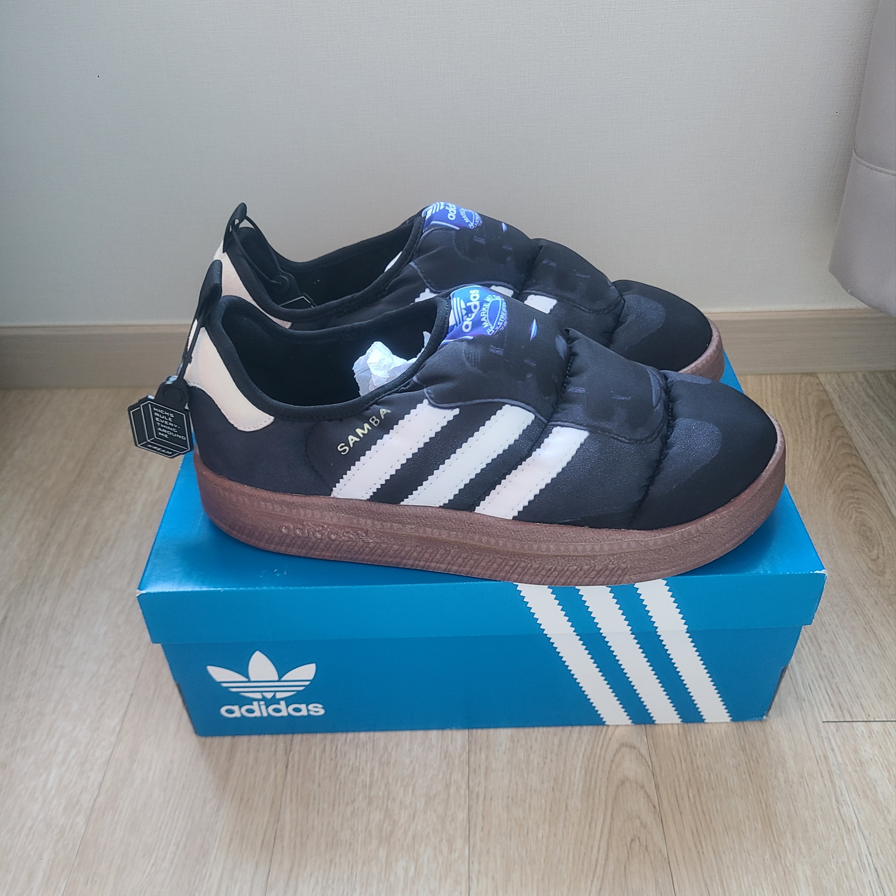 Adidas Puffylette Samba Core Black 착용 스타일