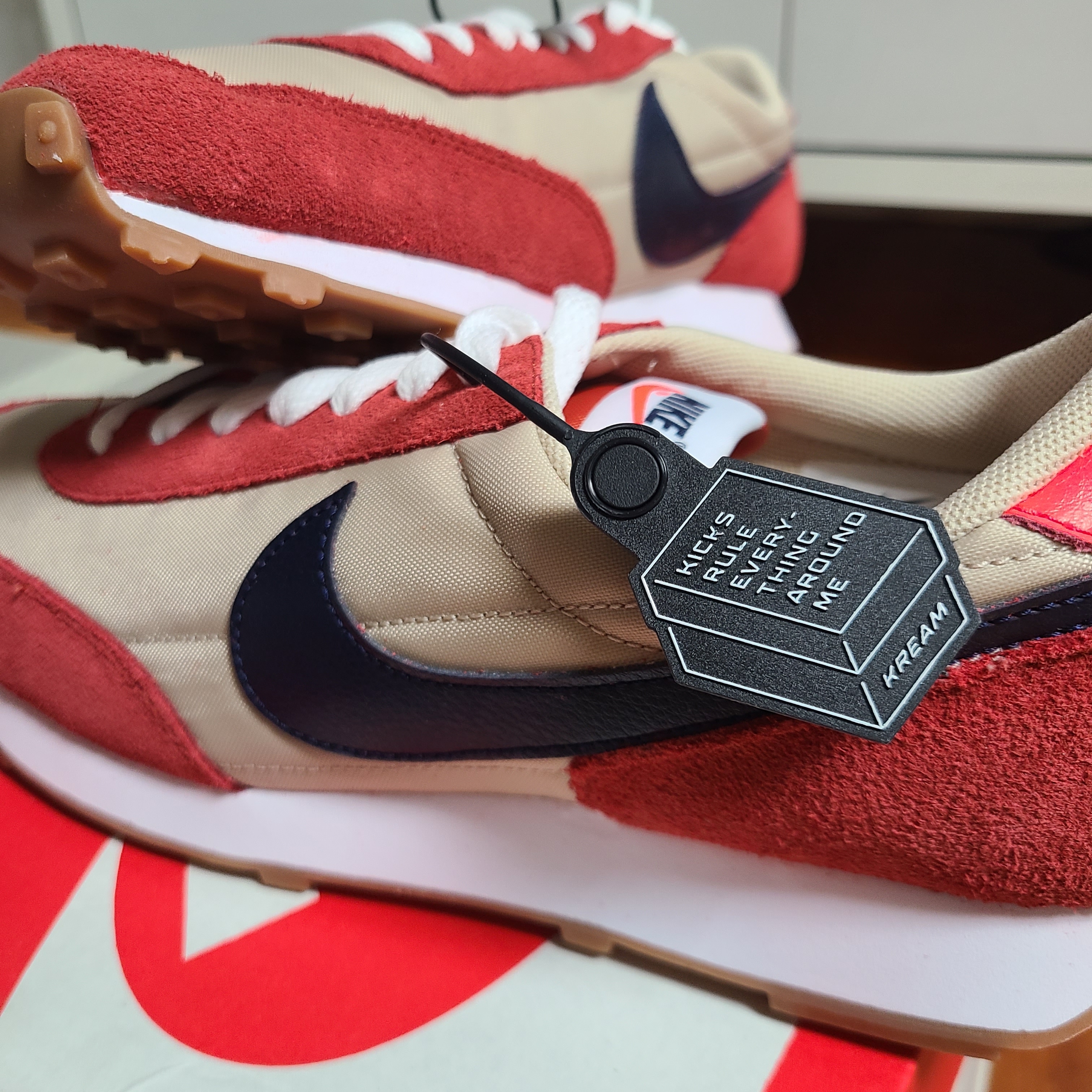 (W) Nike Daybreak Cinnabar 착용 스타일 - 2