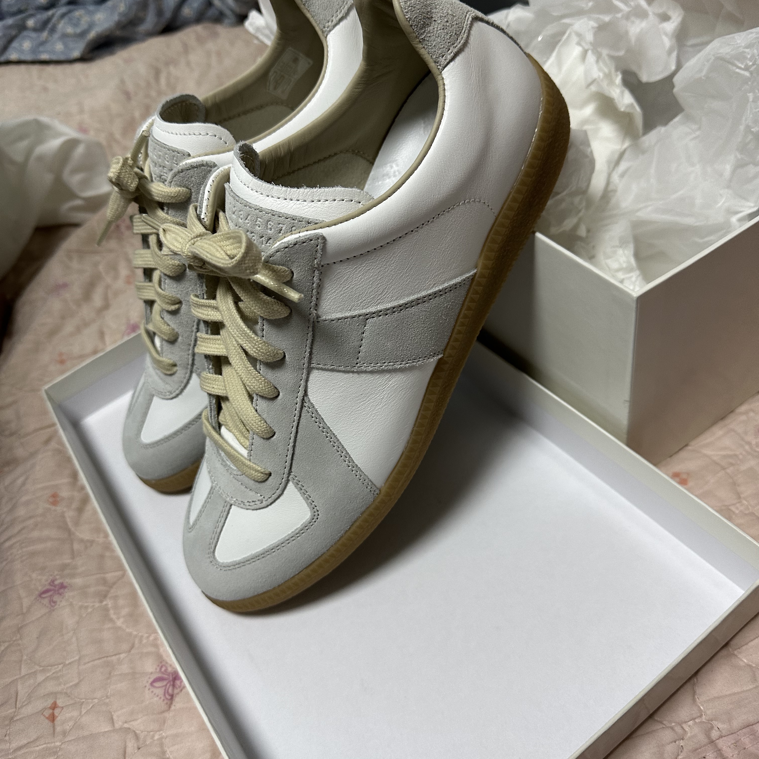 Maison Margiela Calfskin Replica Sneakers 착용 스타일