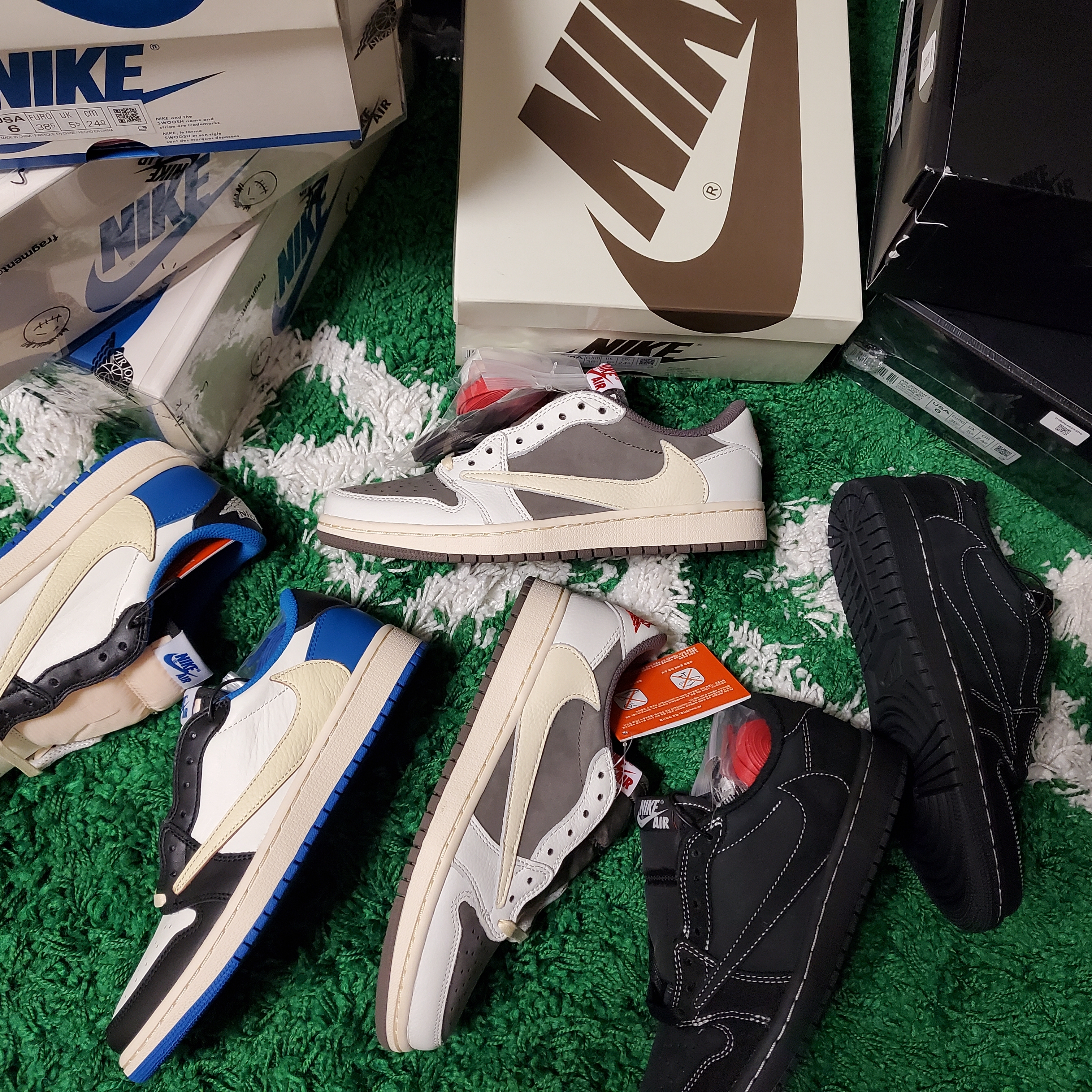 Jordan 1 x Travis Scott Retro Low OG SP Black Phantom, Jordan 1 x Travis Scott Retro Low OG SP Sail and Ridgerock 착용 스타일