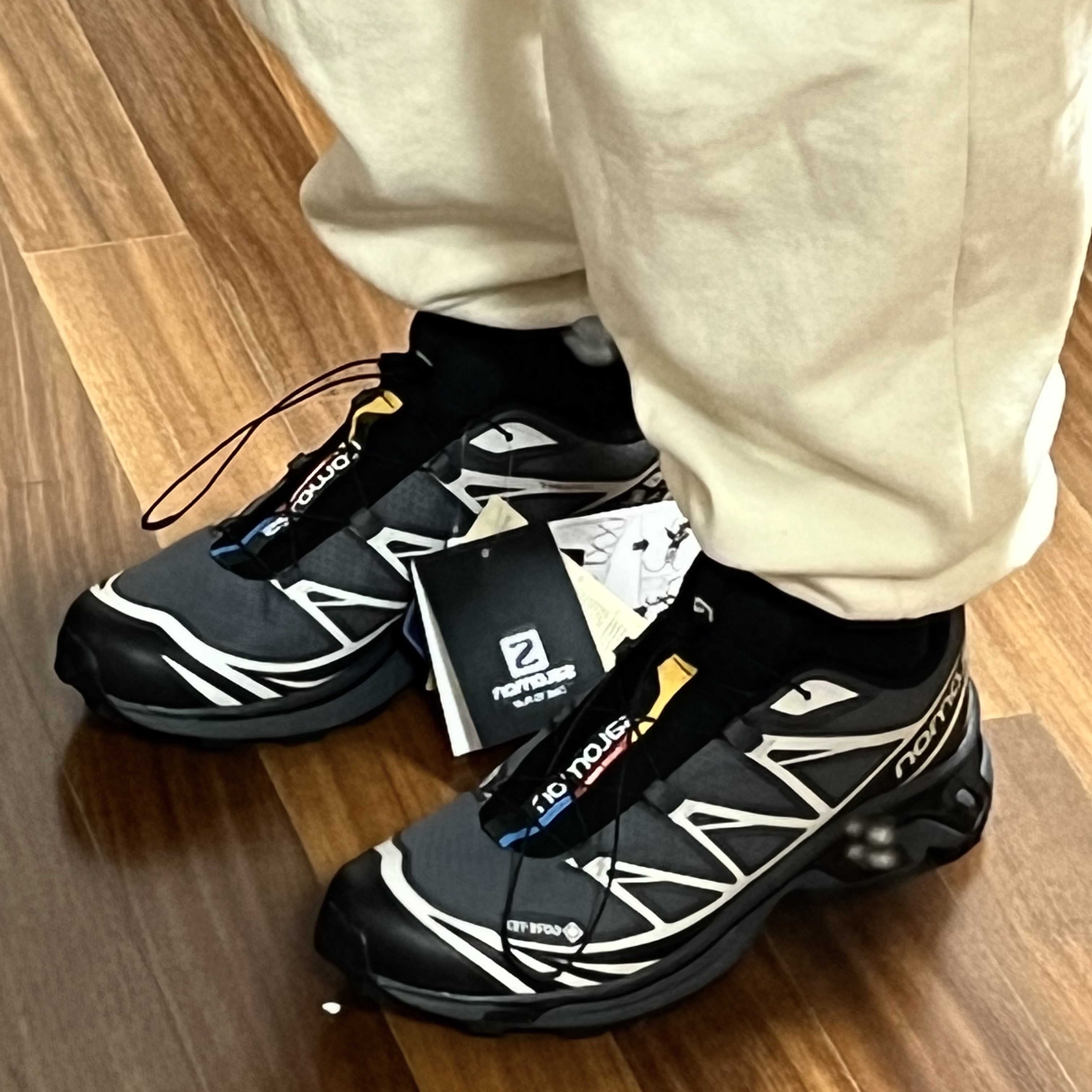 Salomon XT-6 Gore-Tex Black Ebony 착용 스타일 - 1