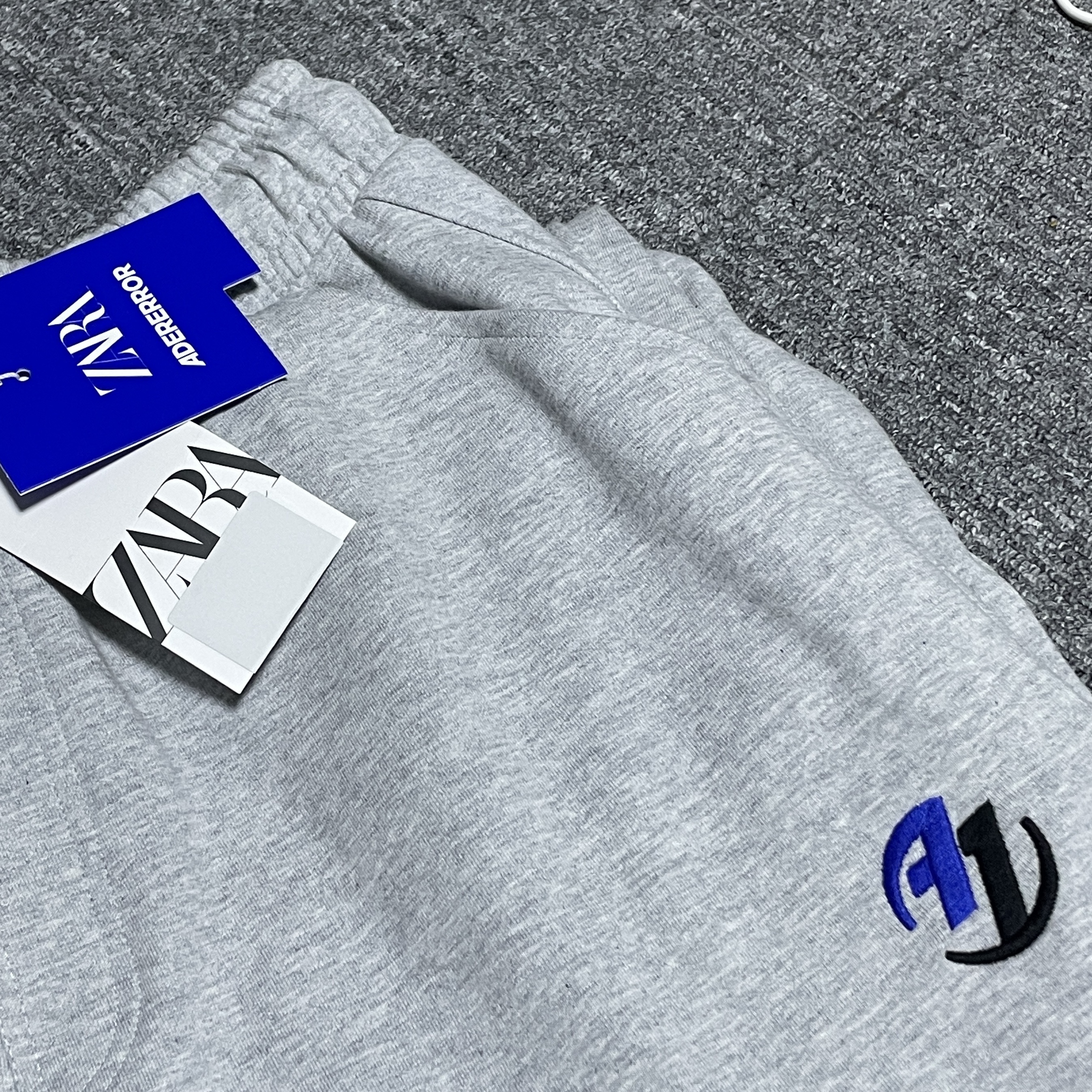 Zara x Ader Error Jogger Pants Grey 착용 스타일