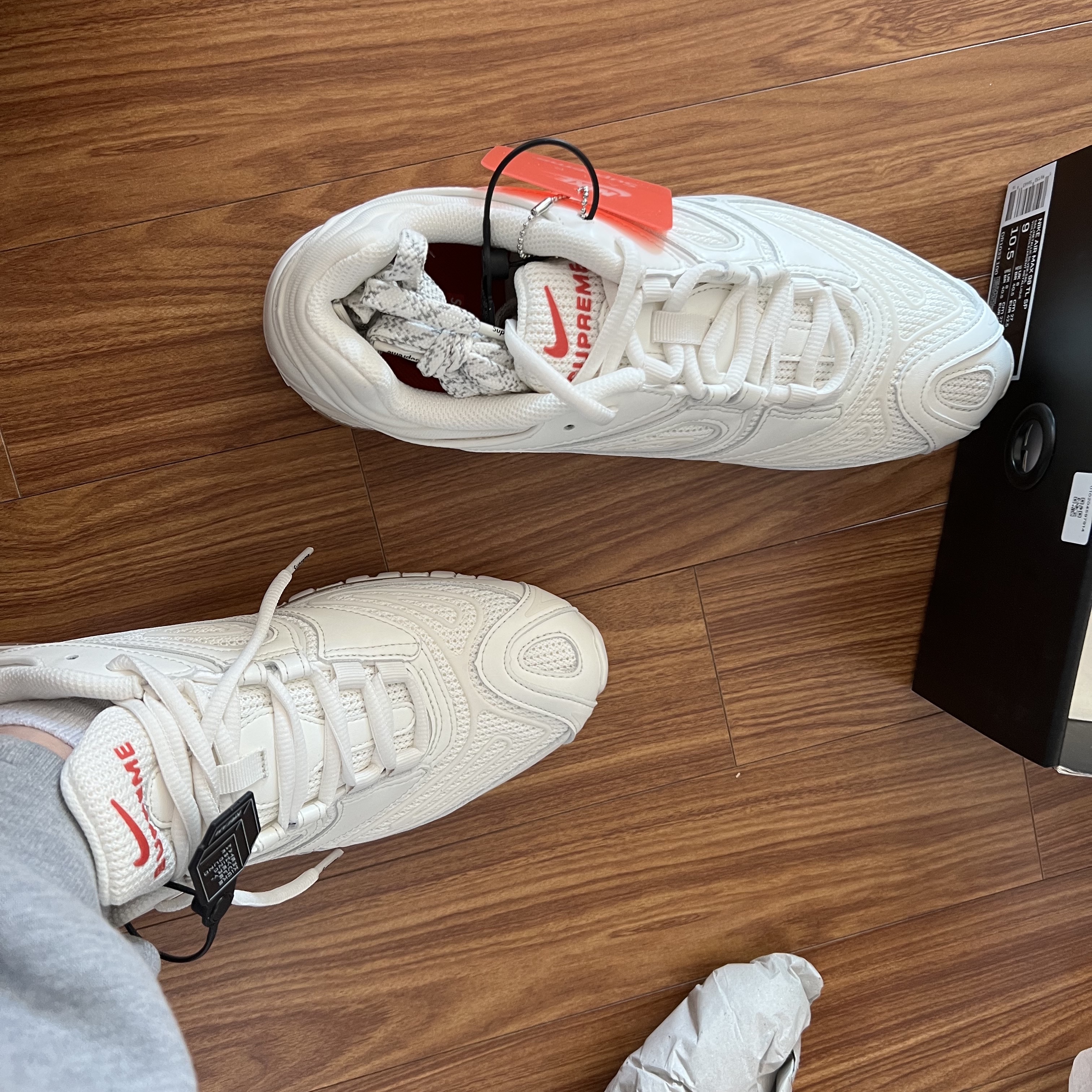 Nike x Supreme Air Max 98 TL White 착용 스타일 - 1