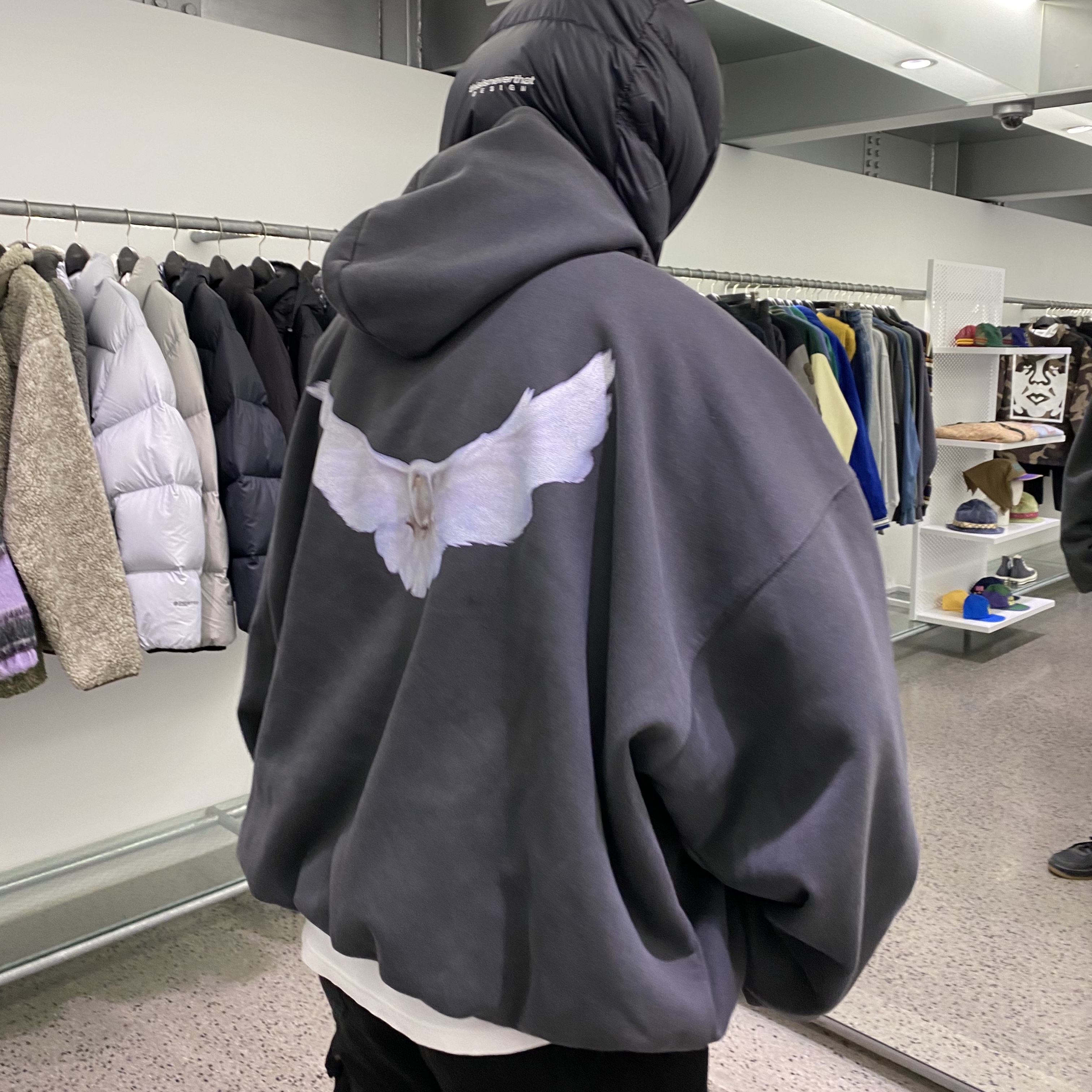 Yeezy Gap Engineered By Balenciaga Dove Hoodie Black 착용 스타일 - 1