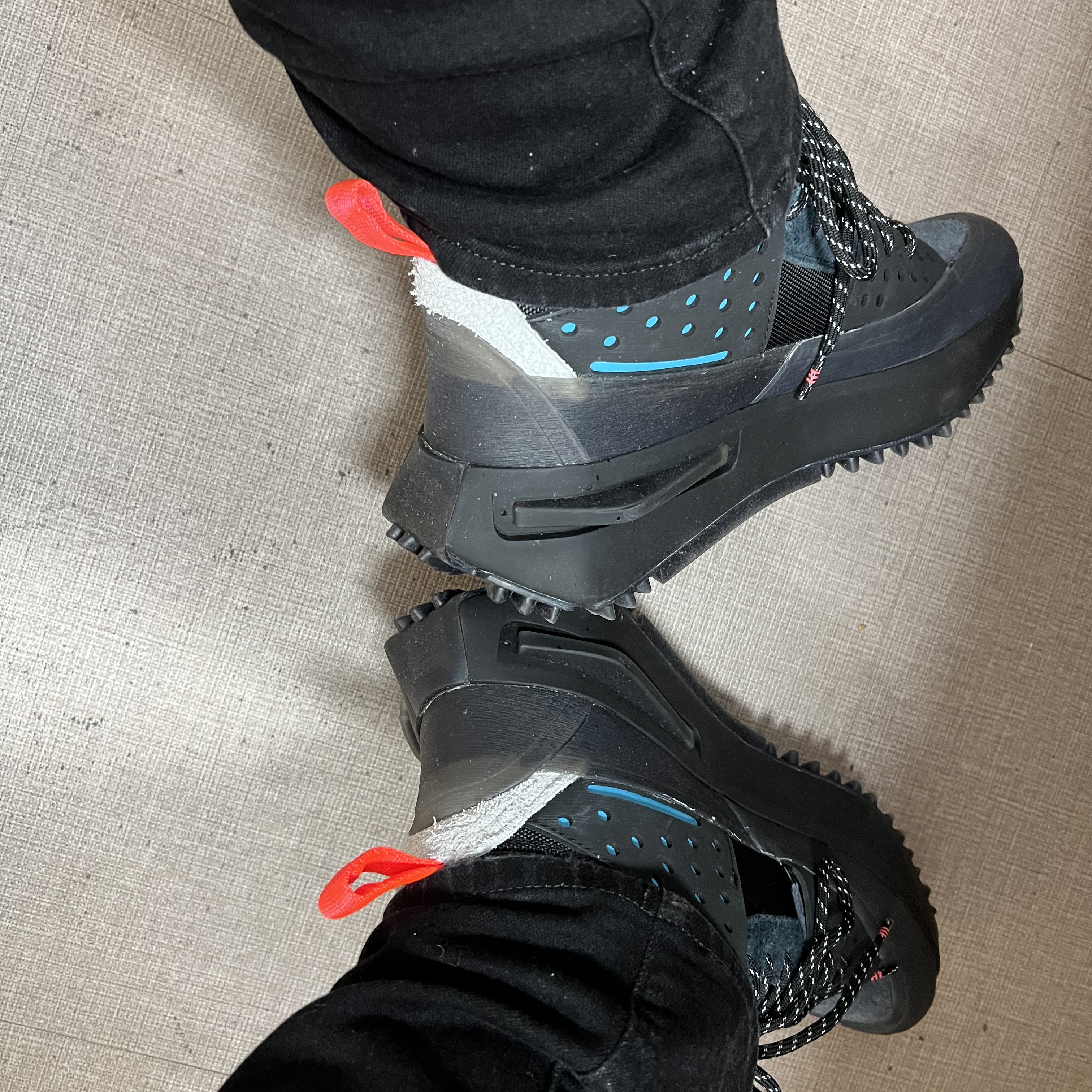 Adidas x Pharrell Williams Hu NMD S1 Ryat Core Black 착용 스타일 - 3