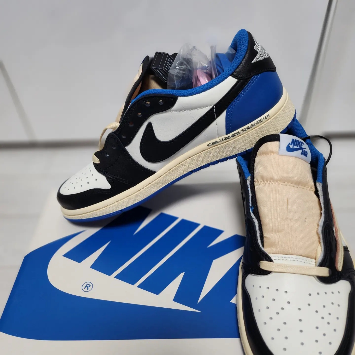 Jordan 1 x Travis Scott x Fragment Retro Low OG SP Military Blue 착용 스타일 - 4