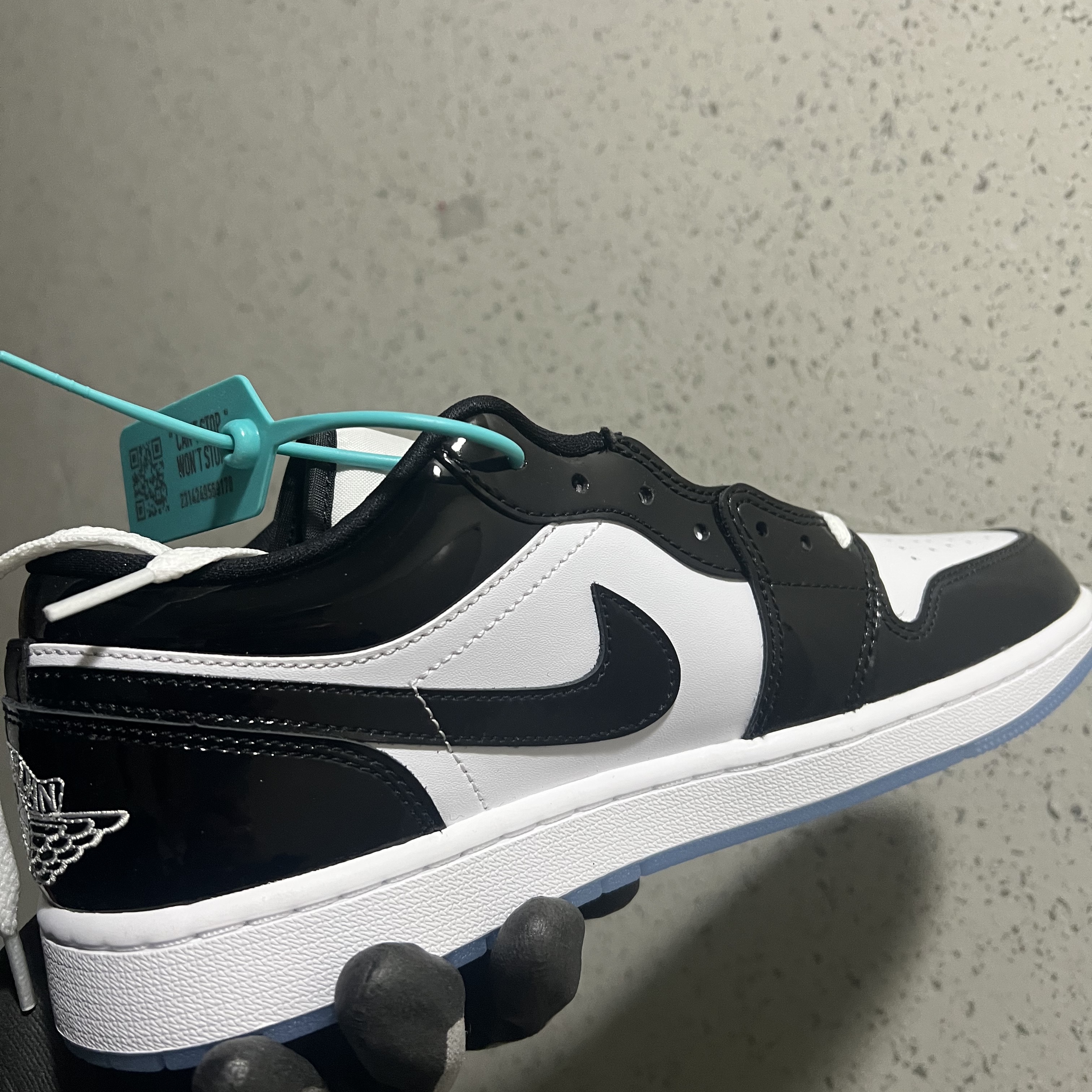 Jordan 1 Low SE Concord 착용 스타일 - 1