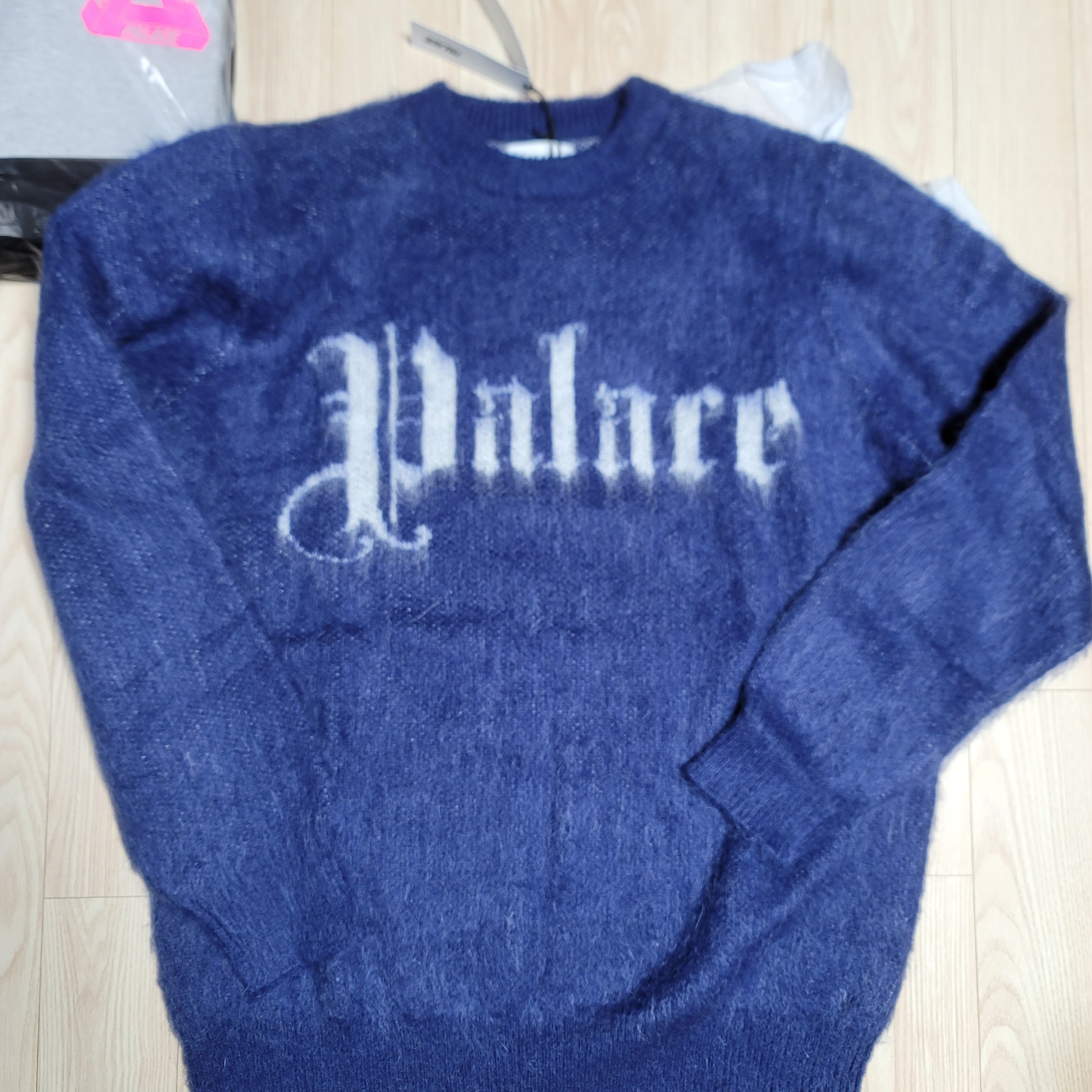 Palace Ye Olde Palace Knit Navy - 22FW 착용 스타일