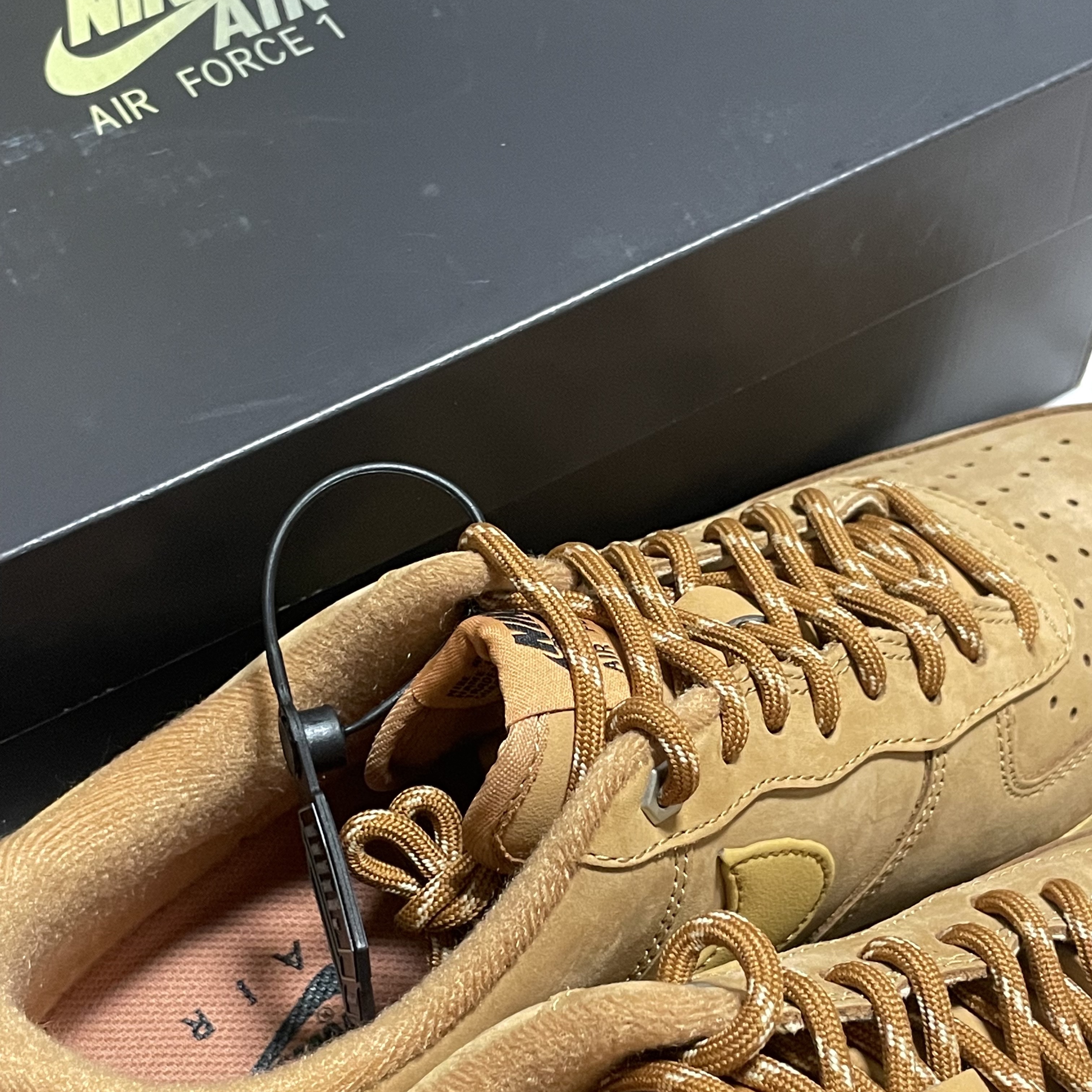 Nike Air Force 1 '07 WB Flax 착용 스타일
