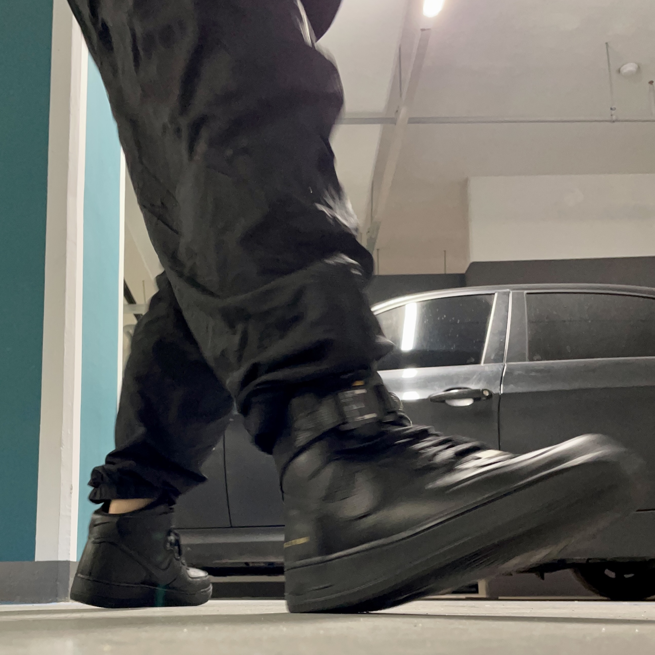 Nike x 1017 Alyx 9SM Air Force 1 High Triple Black 2020 착용 스타일 - 2
