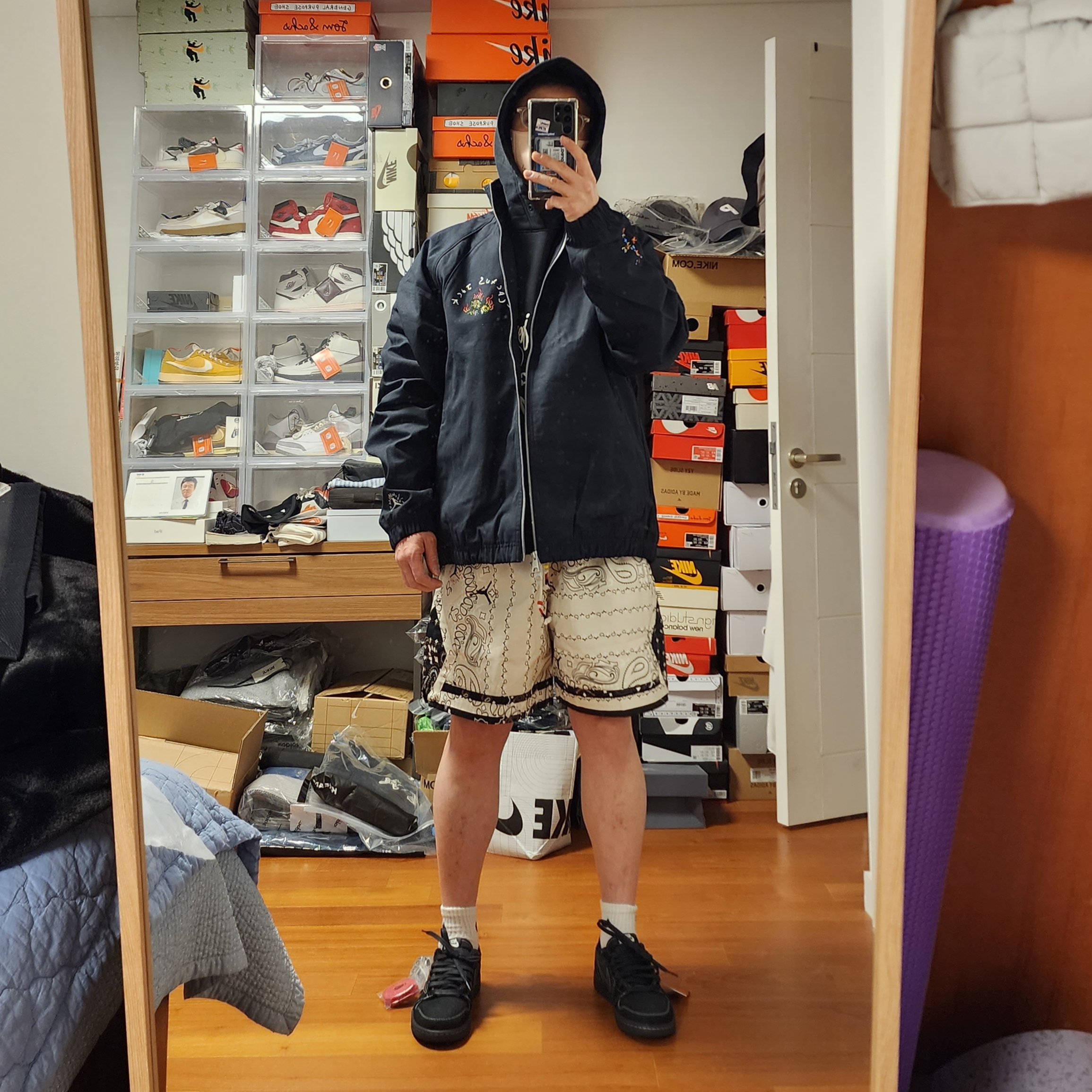 Jordan 1 x Travis Scott Retro Low OG SP Black Phantom, Jordan x Travis Scott x Fragment Hoodie Black (DJ0615-010) 착용 스타일 - 1