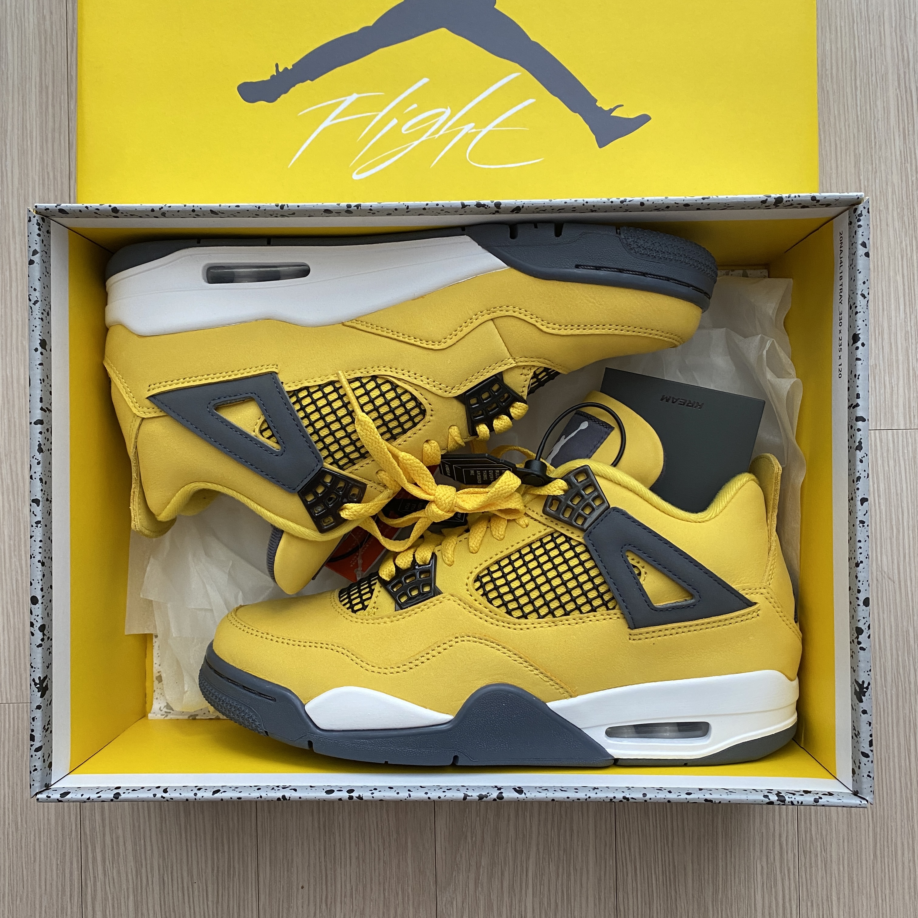 Jordan 4 Retro Tour Yellow 착용 스타일