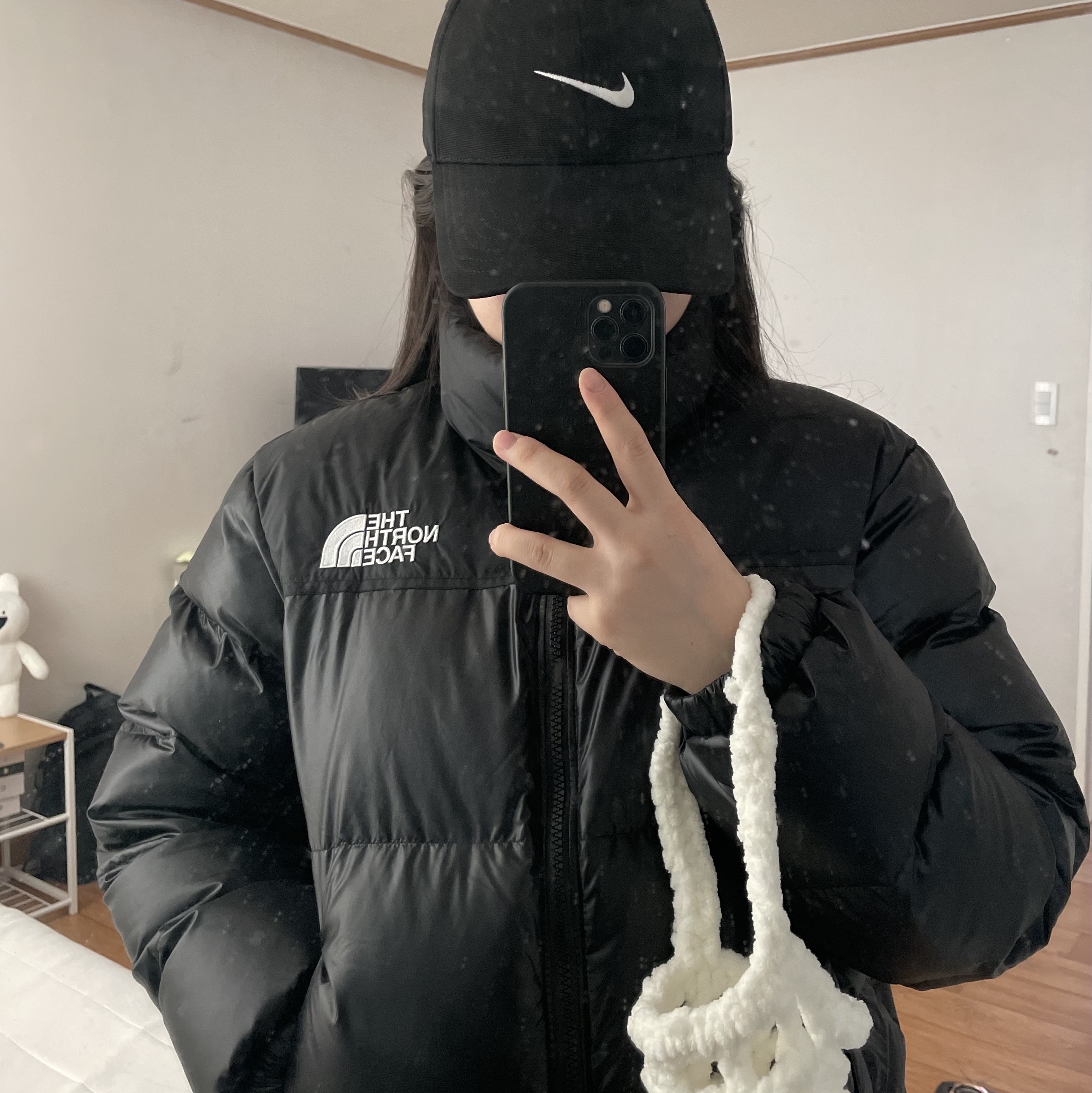 (W) The North Face Nuptse Hybrid Down Ball Jacket Black 착용 스타일