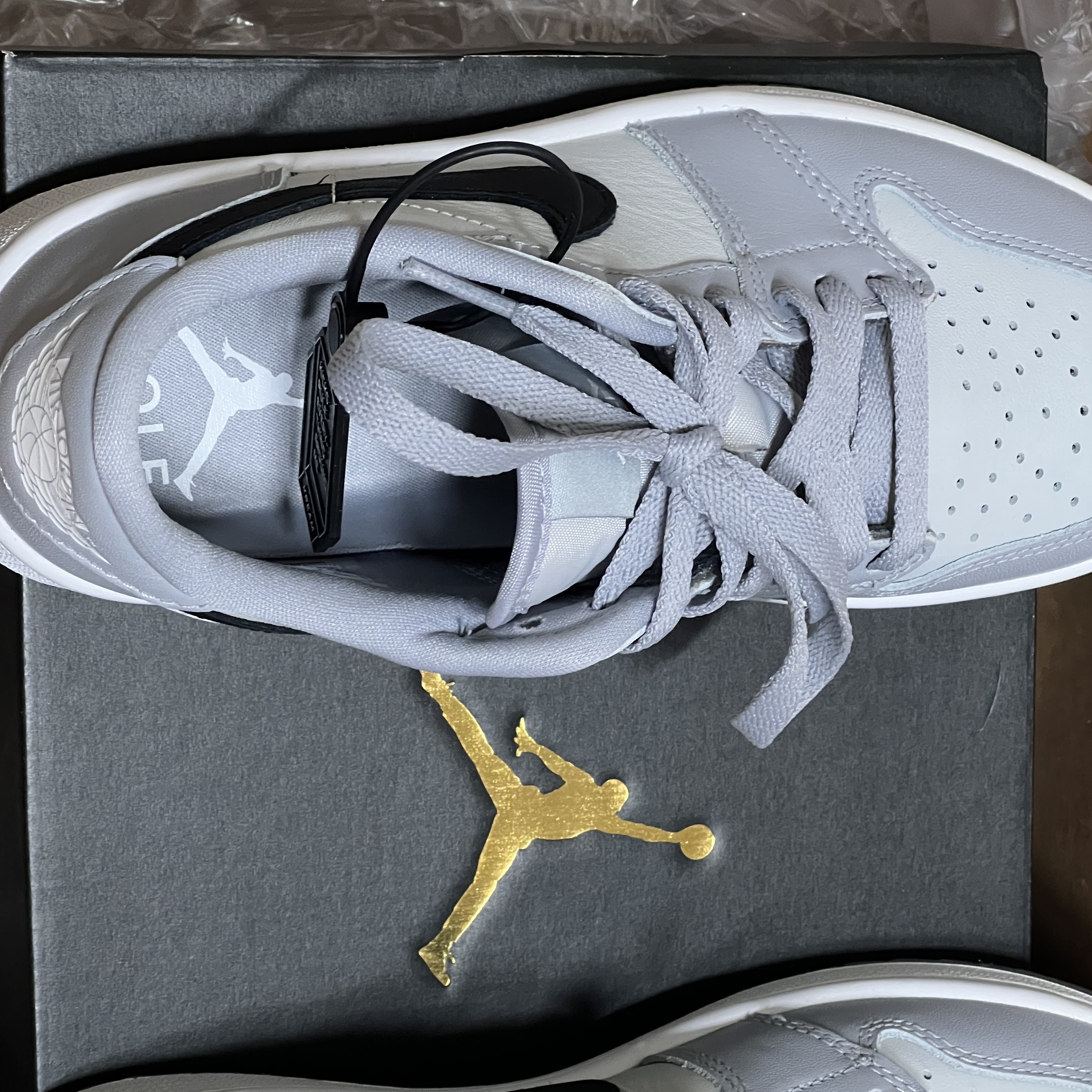 Jordan 1 Low Golf Wolf Grey 착용 스타일 - 3