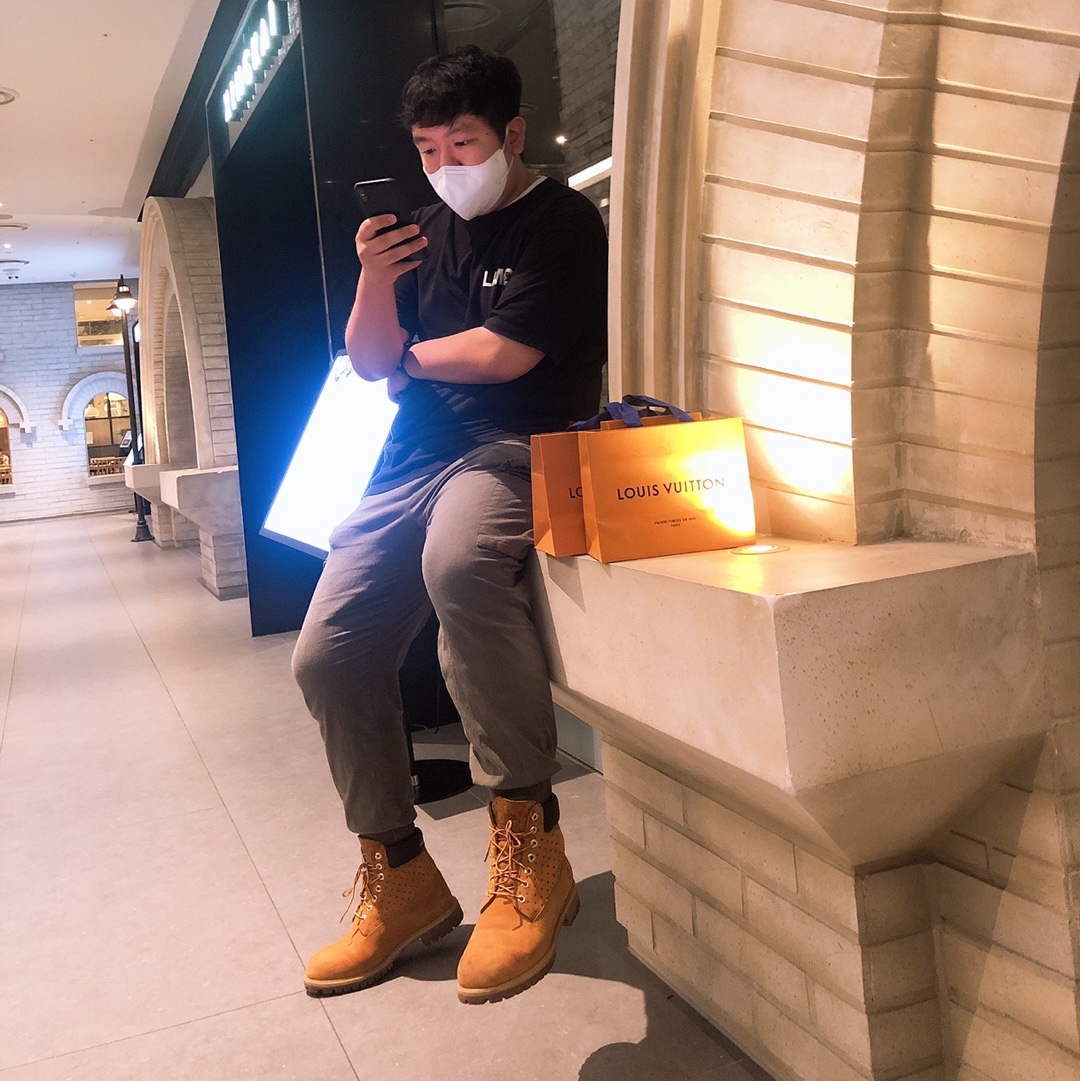 Timberland x Comme des Garcons Shirt x Supreme 6 Inch Boot Wheat - Medium, Louis Vuitton x Nigo Slender Wallet Black 착용 스타일
