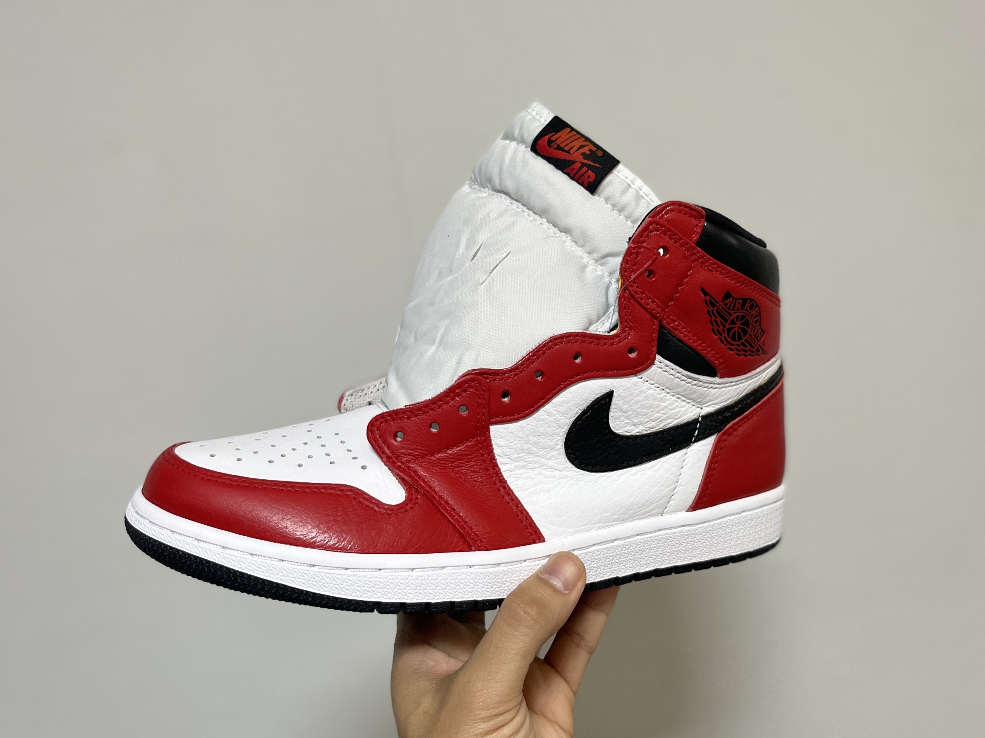 Jordan 1 Retro High OG Light Fusion Red 착용 스타일 - 3