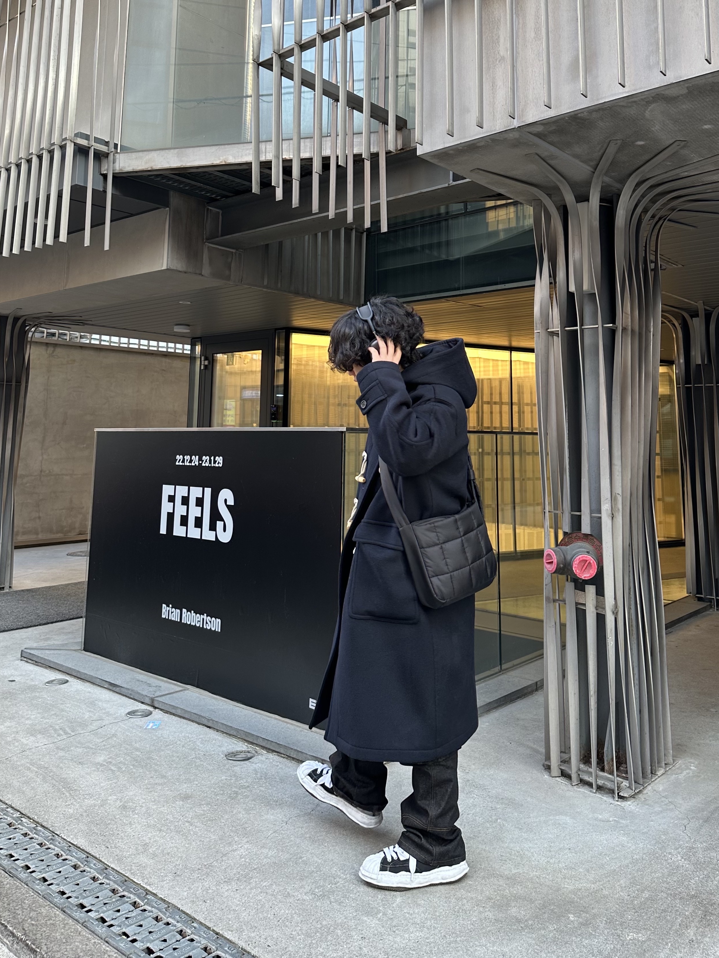 Maison Mihara Yasuhiro Blakey OG Sole Canvas Low-top Sneakers Black, Apple AirPods Max Lightning Space Gray (Korean Ver.) 착용 스타일