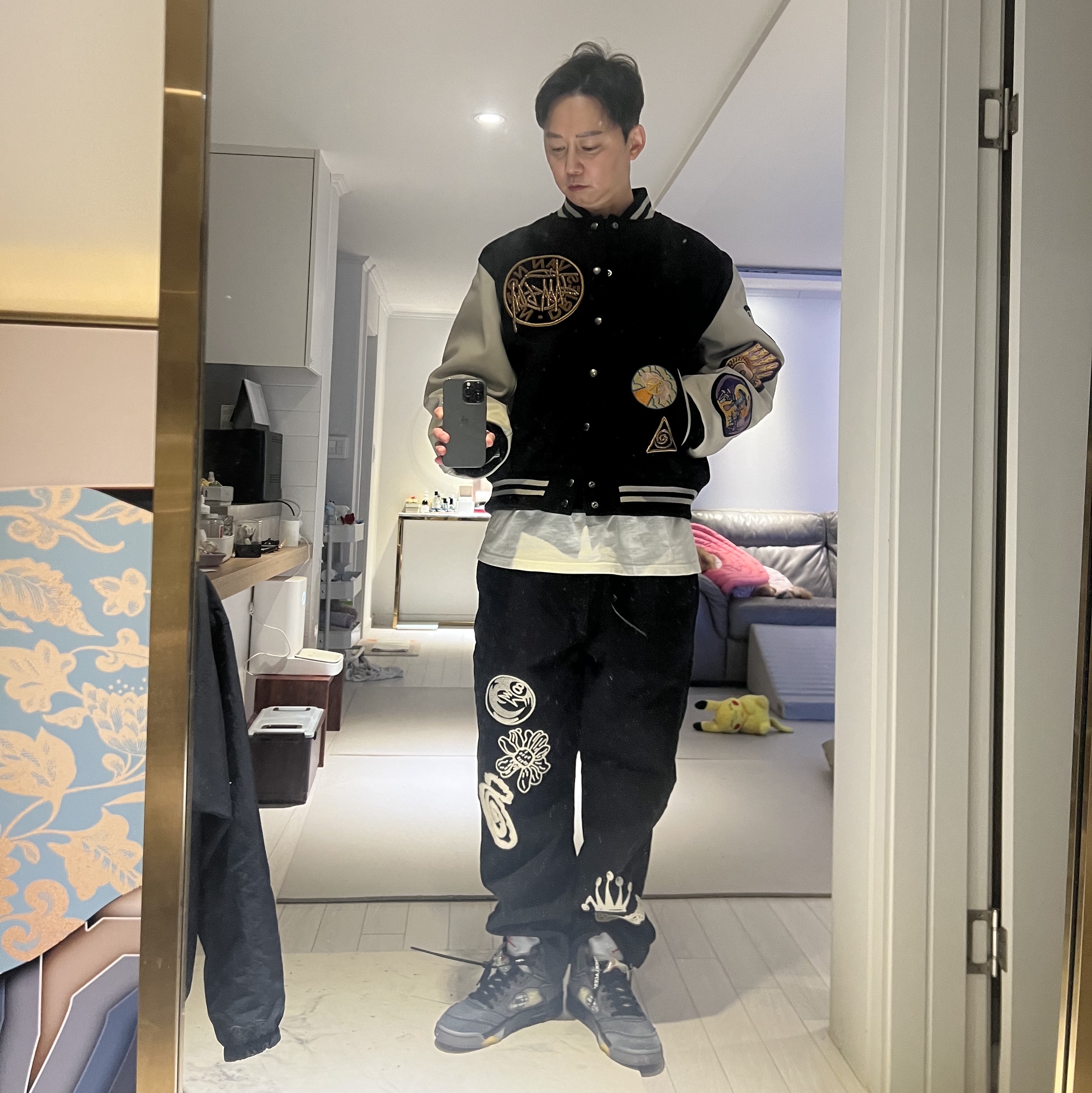 Stussy x Dries Van Noten Varsity Jacket Black, Jordan 5 x Off-White Retro SP Black Muslin 착용 스타일 - 5