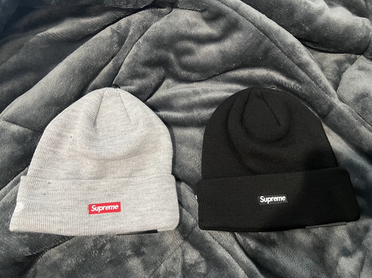 Supreme New Era S Logo Beanie Heather Grey - 22FW, Supreme New Era S Logo Beanie Black - 22FW 착용 스타일