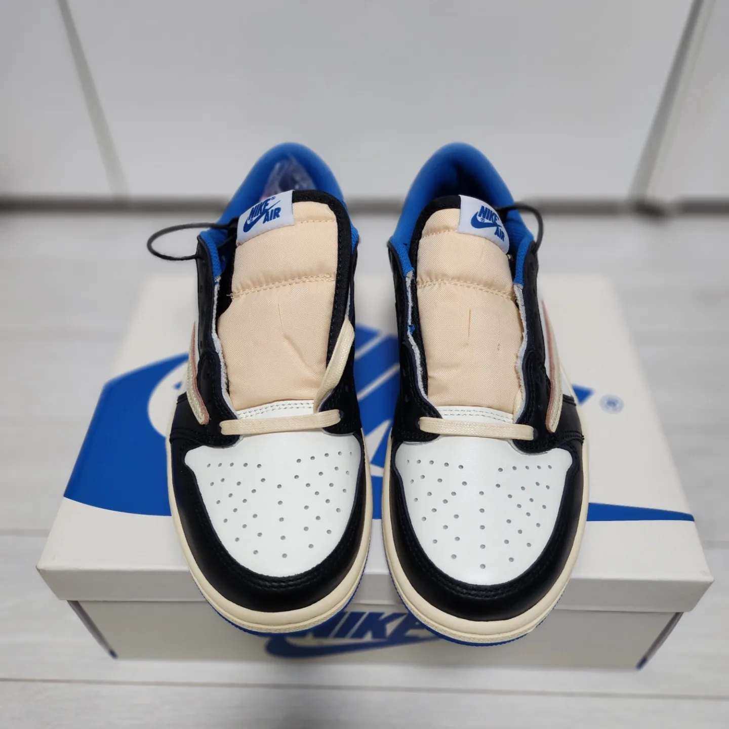 Jordan 1 x Travis Scott x Fragment Retro Low OG SP Military Blue 착용 스타일 - 2