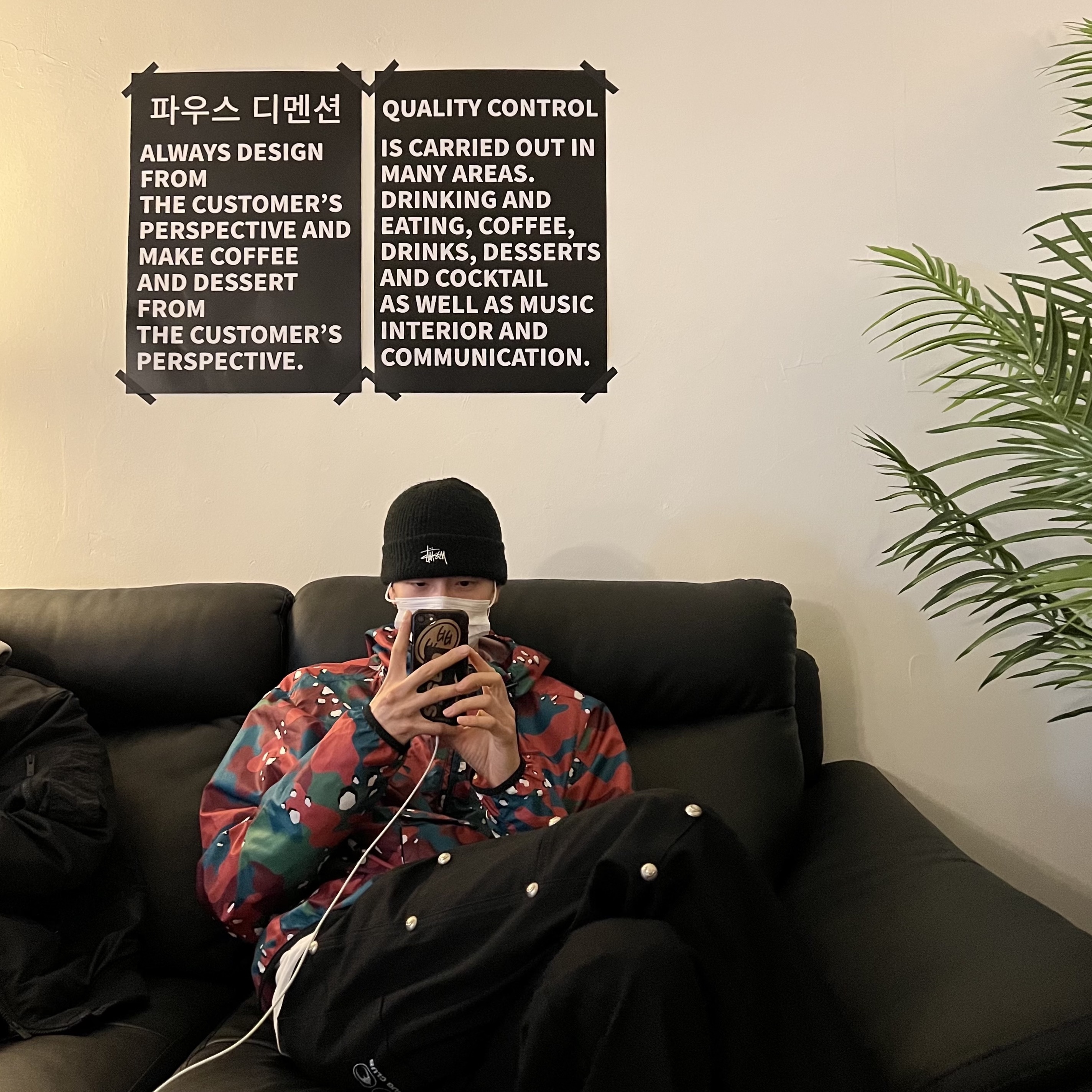 Stussy Basic Cuff Beanie Black 착용 스타일 - 1