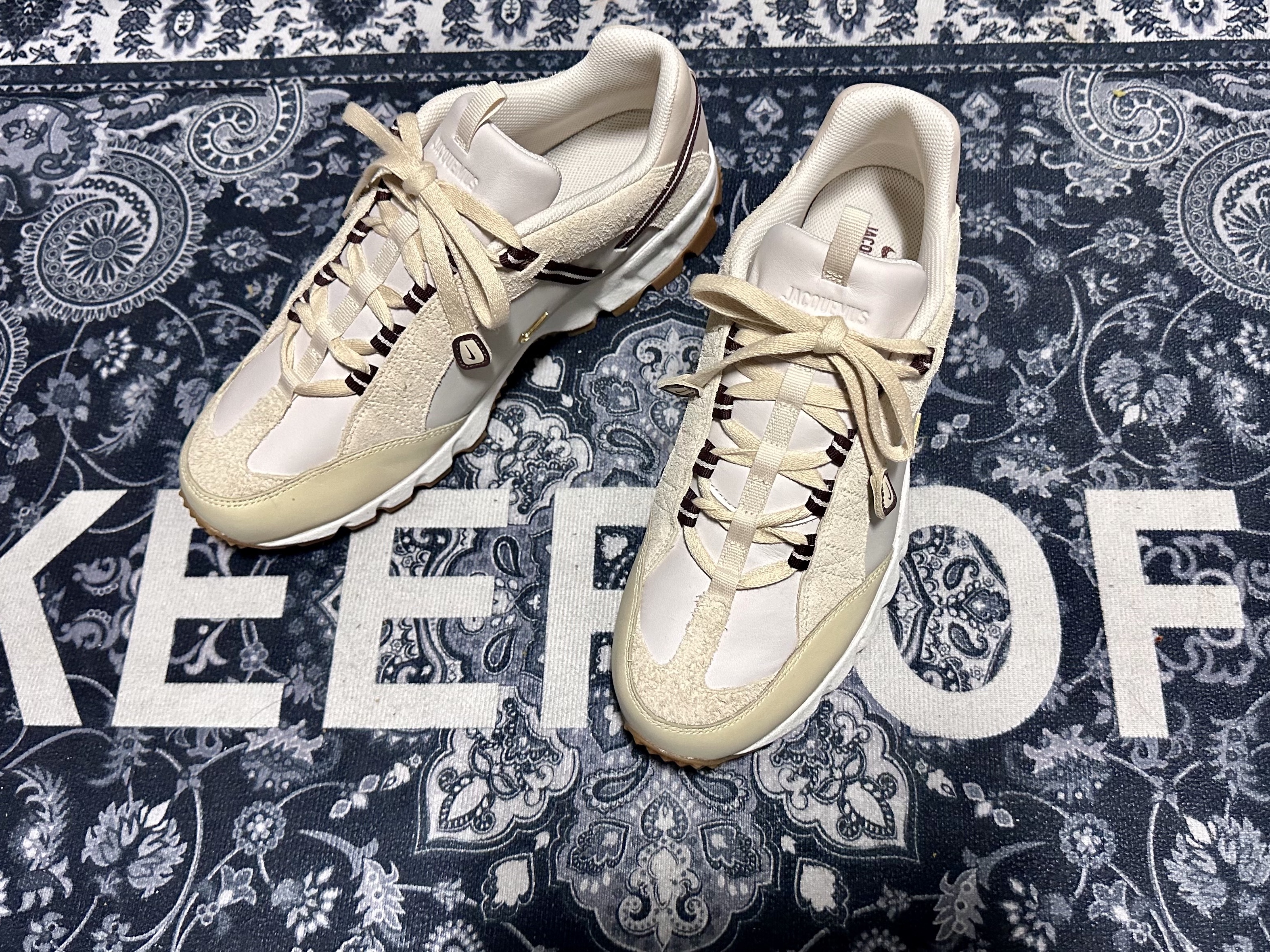 Nike x Jacquemus Air Humara LX Light Bone and Gold 착용 스타일