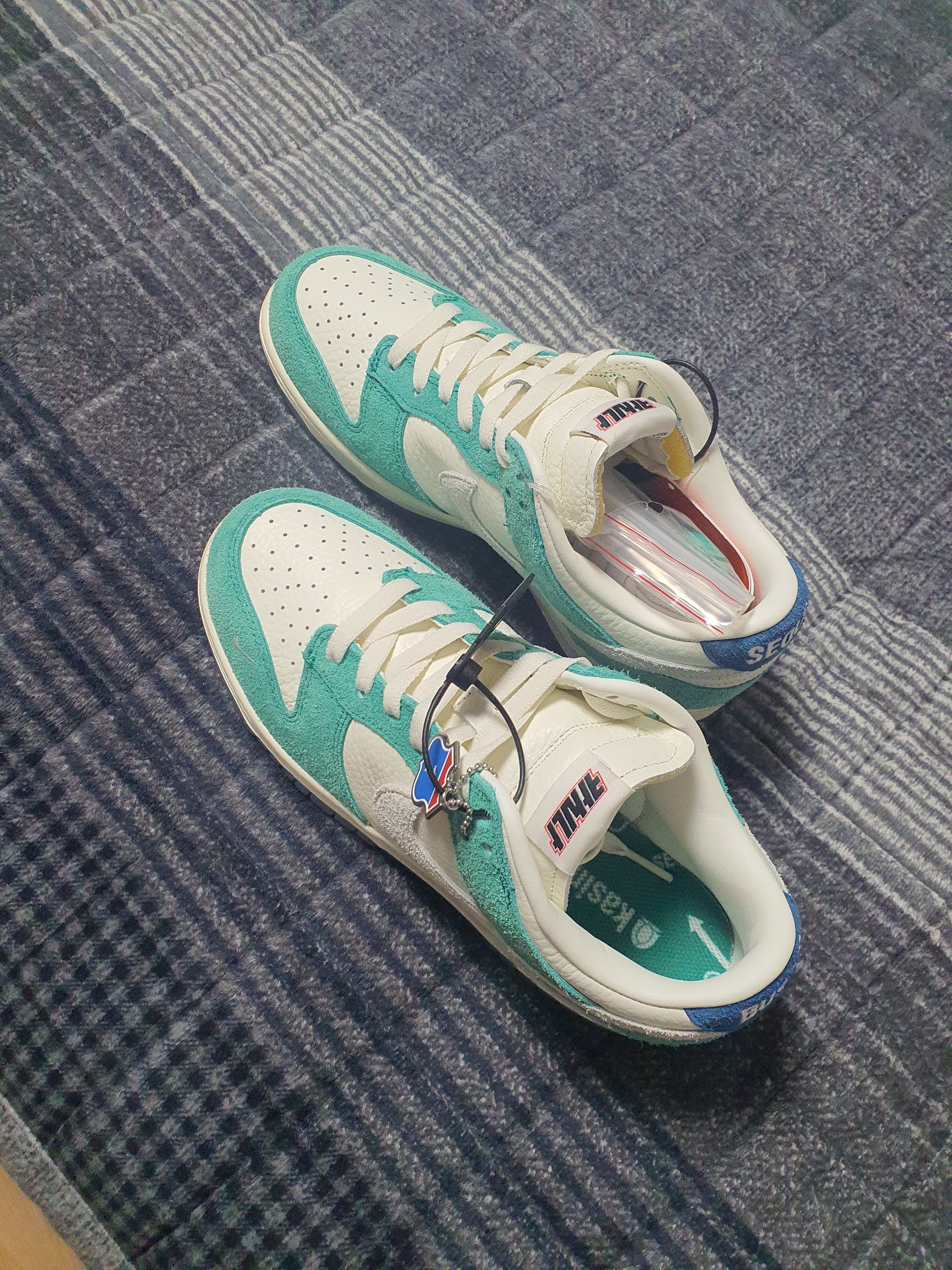 Nike x Kasina Dunk Low Road Sign - Kasina Exclusive 착용 스타일 - 1
