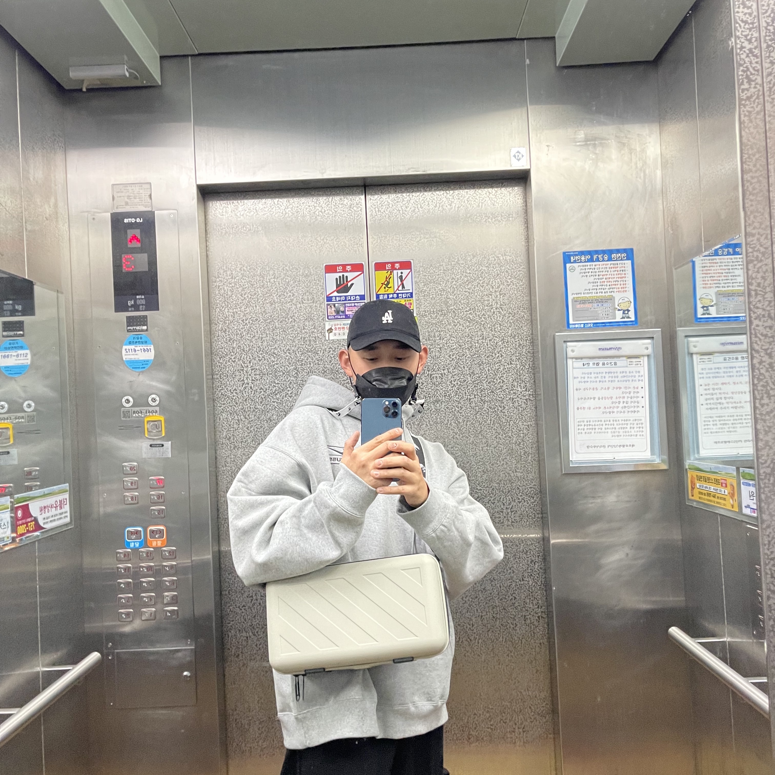 Nike x Stussy NRG RA Pullover Hoodie Dark Grey Heather (DJ9488-063), Off-White x Amore Pacific Protection Box (Without Cosmetics) 착용 스타일