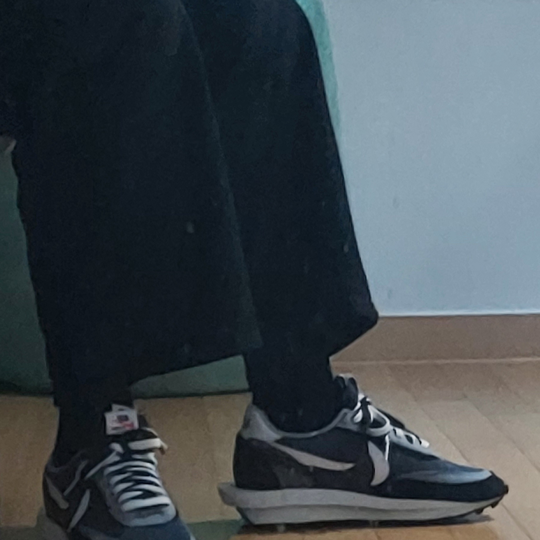 Nike x Sacai LDWaffle Black 착용 스타일 - 3