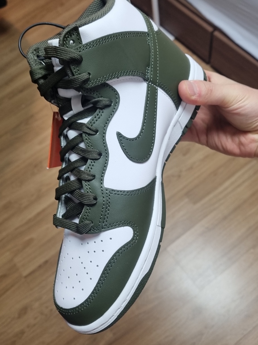Nike Dunk High Retro Championship Khaki 착용 스타일 - 1